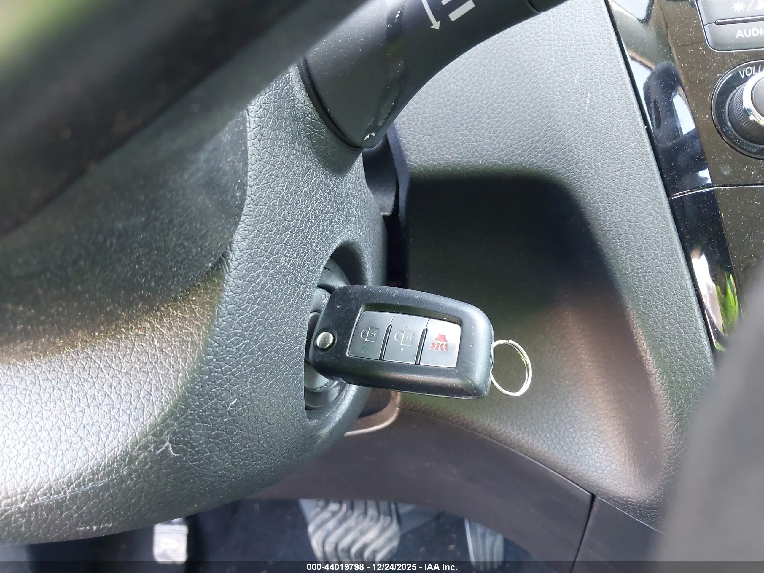 NISSAN ROGUE image 11