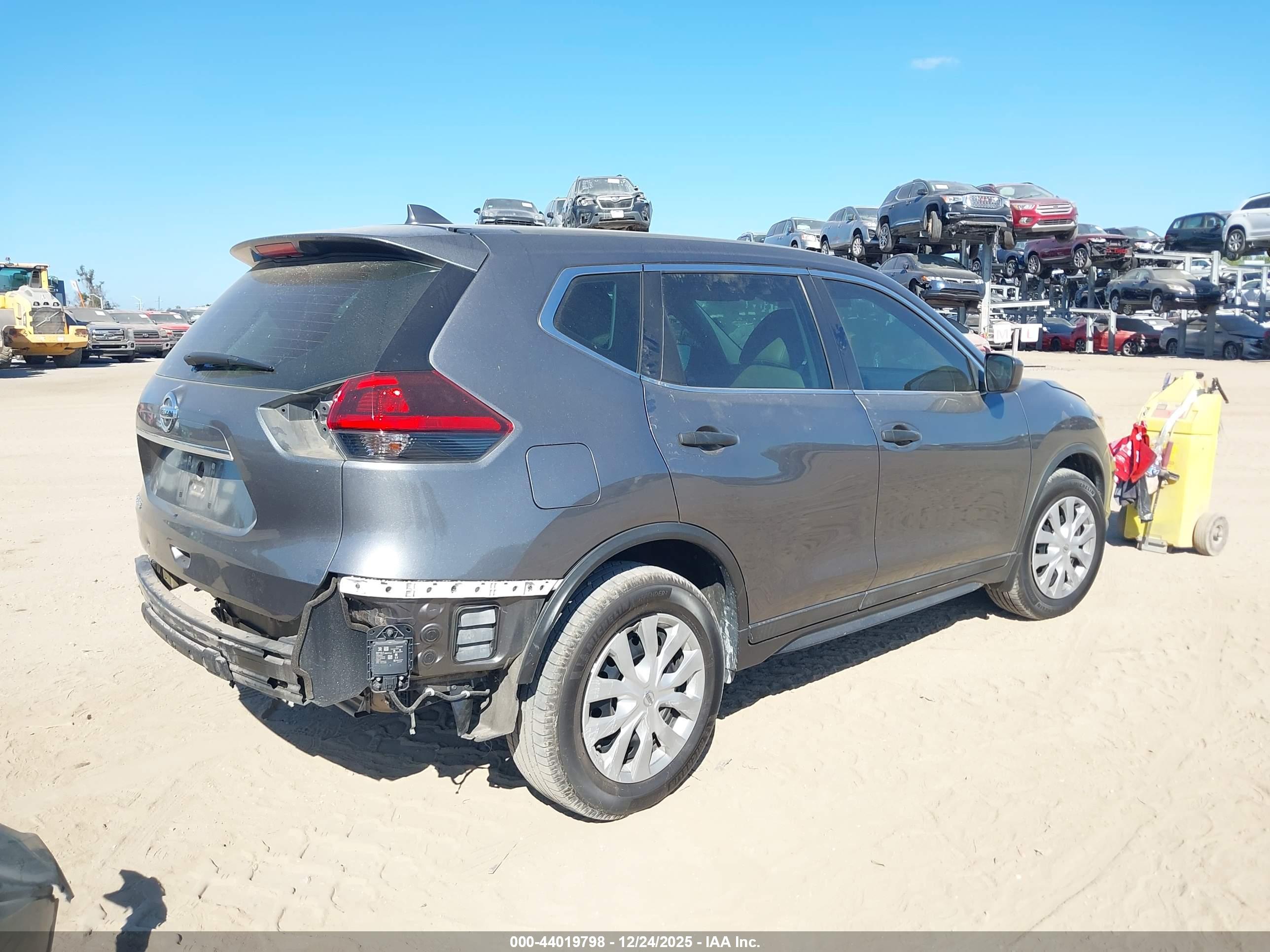 NISSAN ROGUE image 4