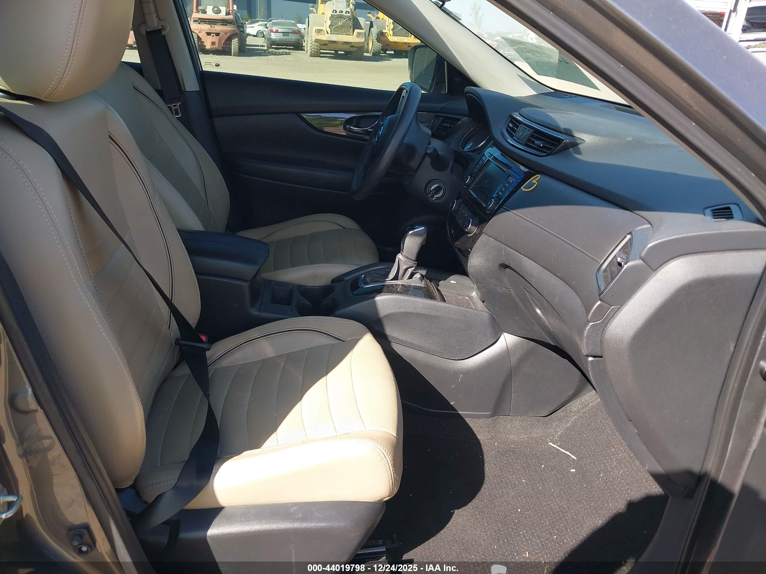NISSAN ROGUE image 5