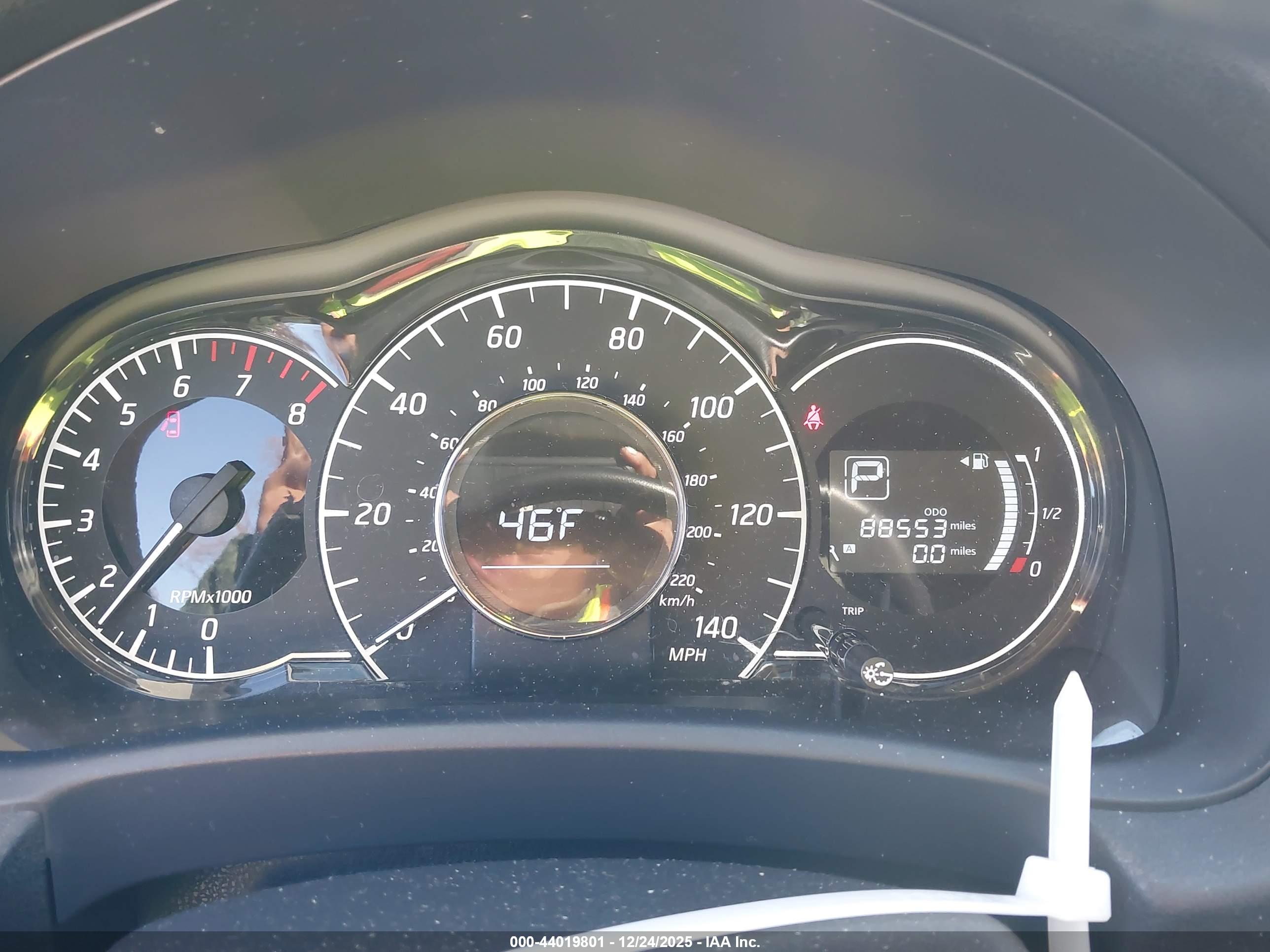 NISSAN VERSA image 7