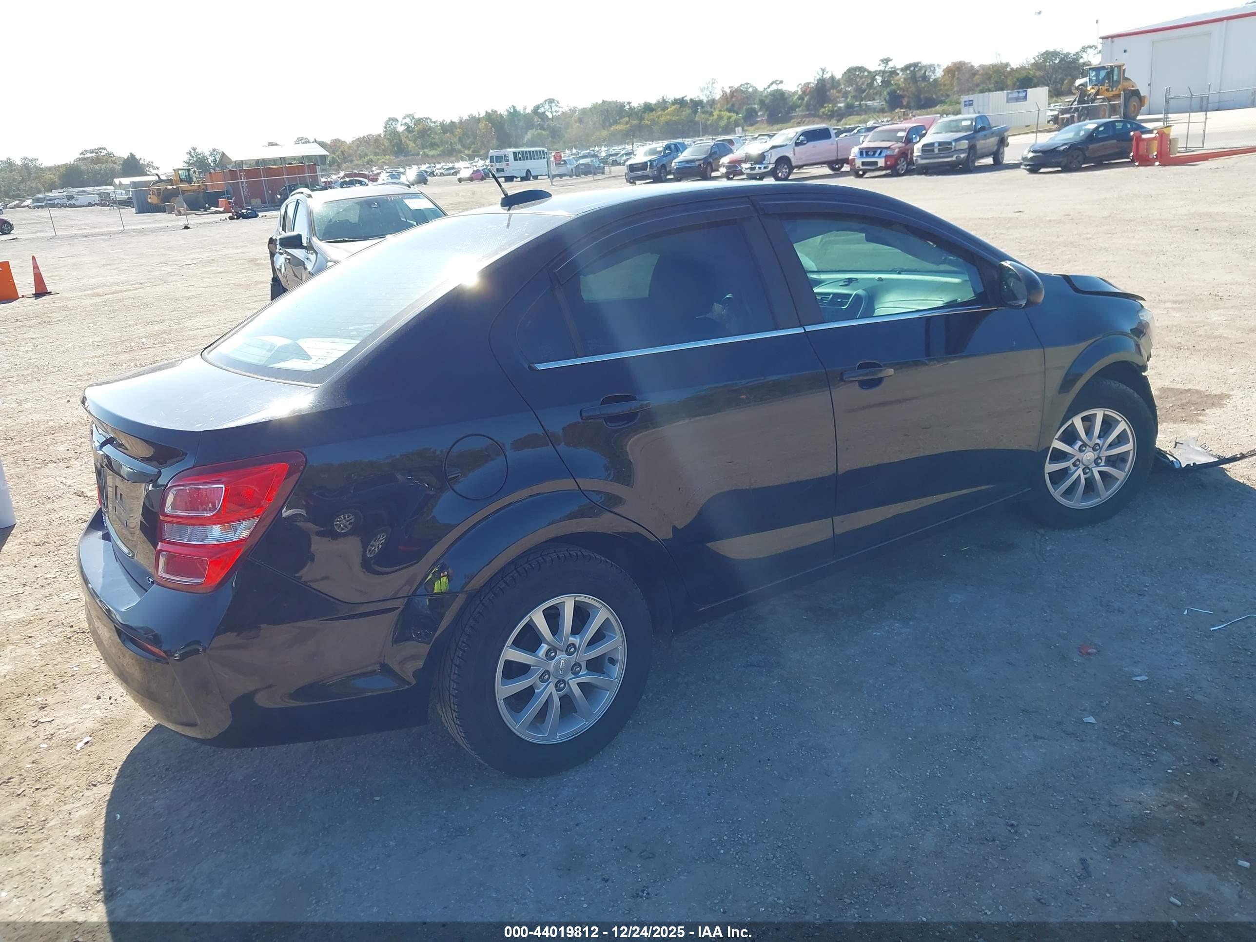 CHEVROLET SONIC image 4