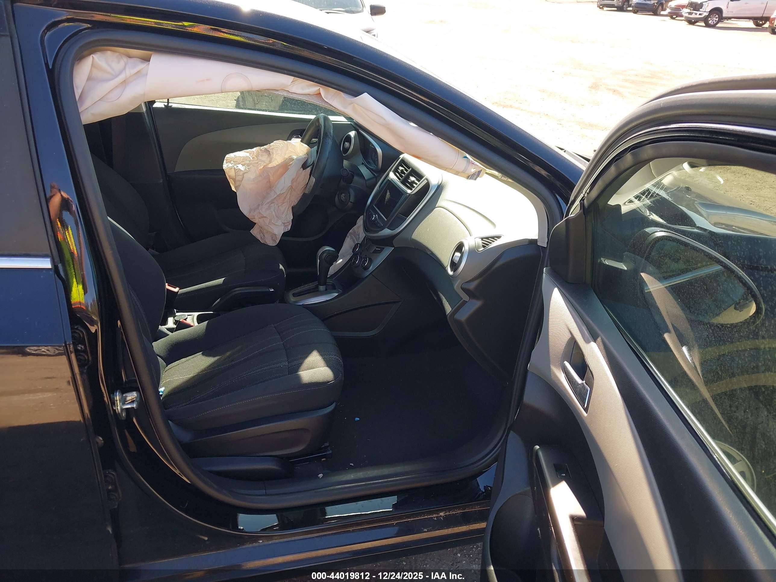 CHEVROLET SONIC image 5