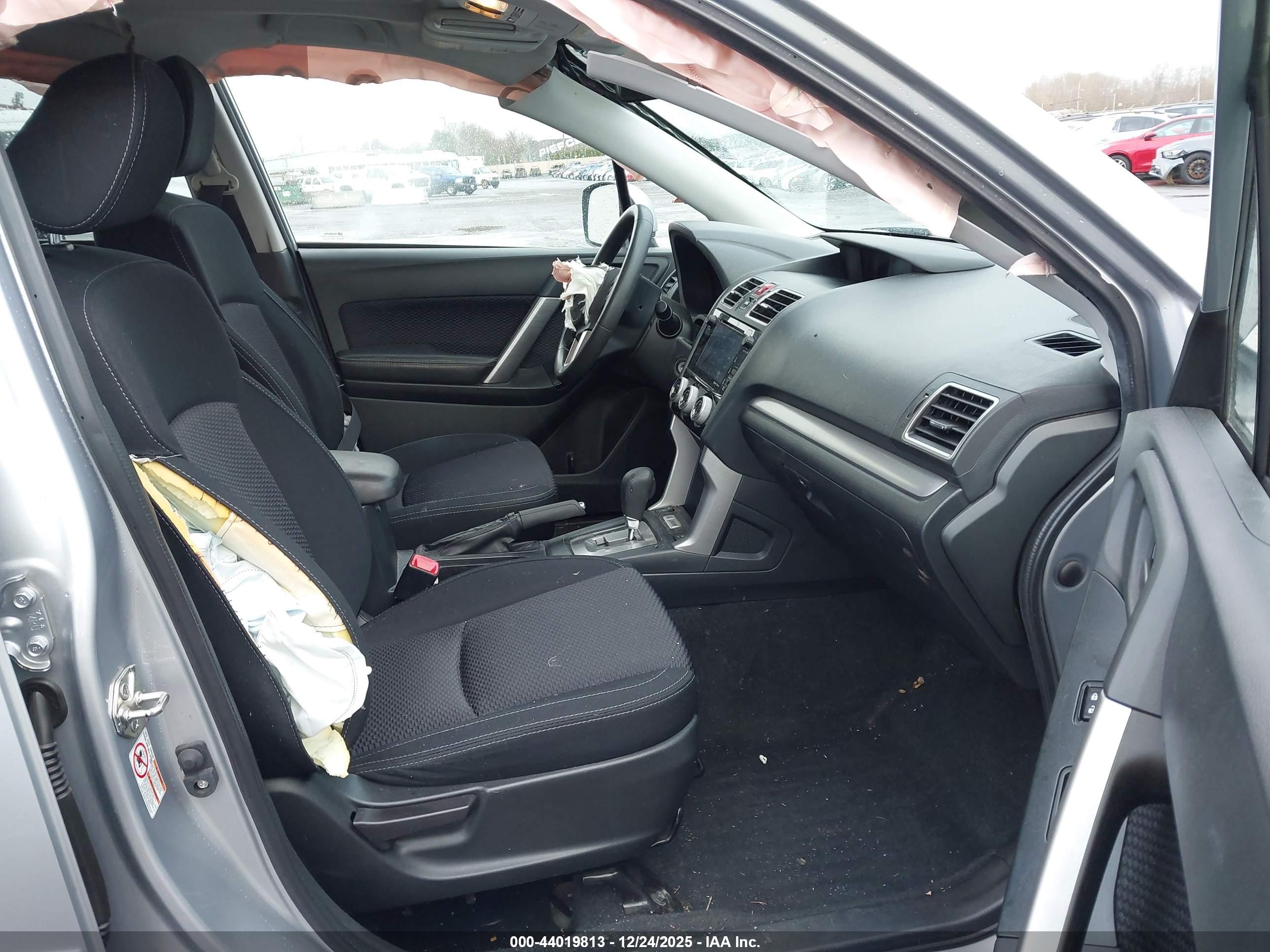 SUBARU FORESTER image 5