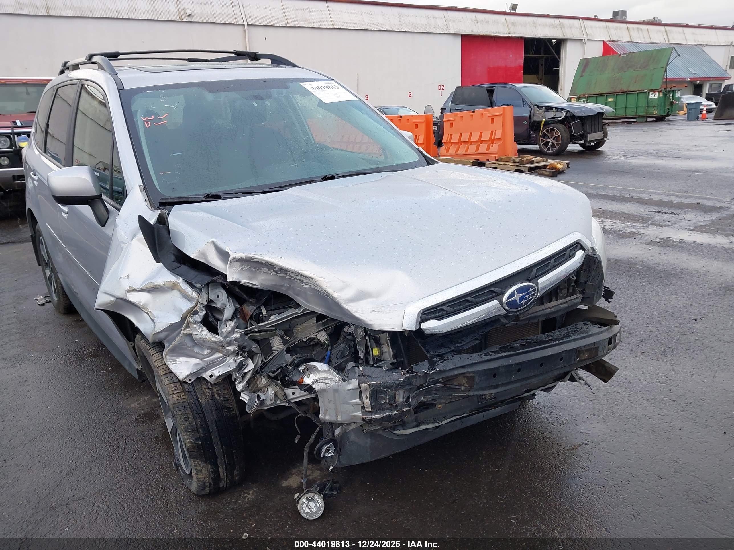 SUBARU FORESTER image 6