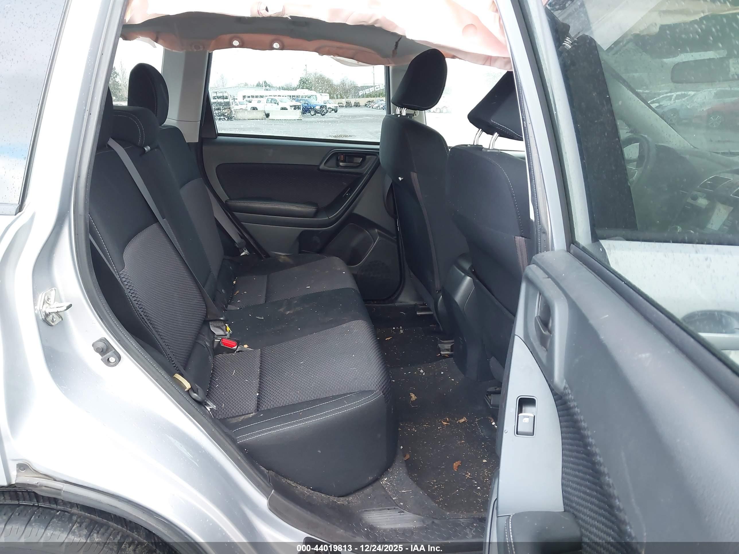SUBARU FORESTER image 8
