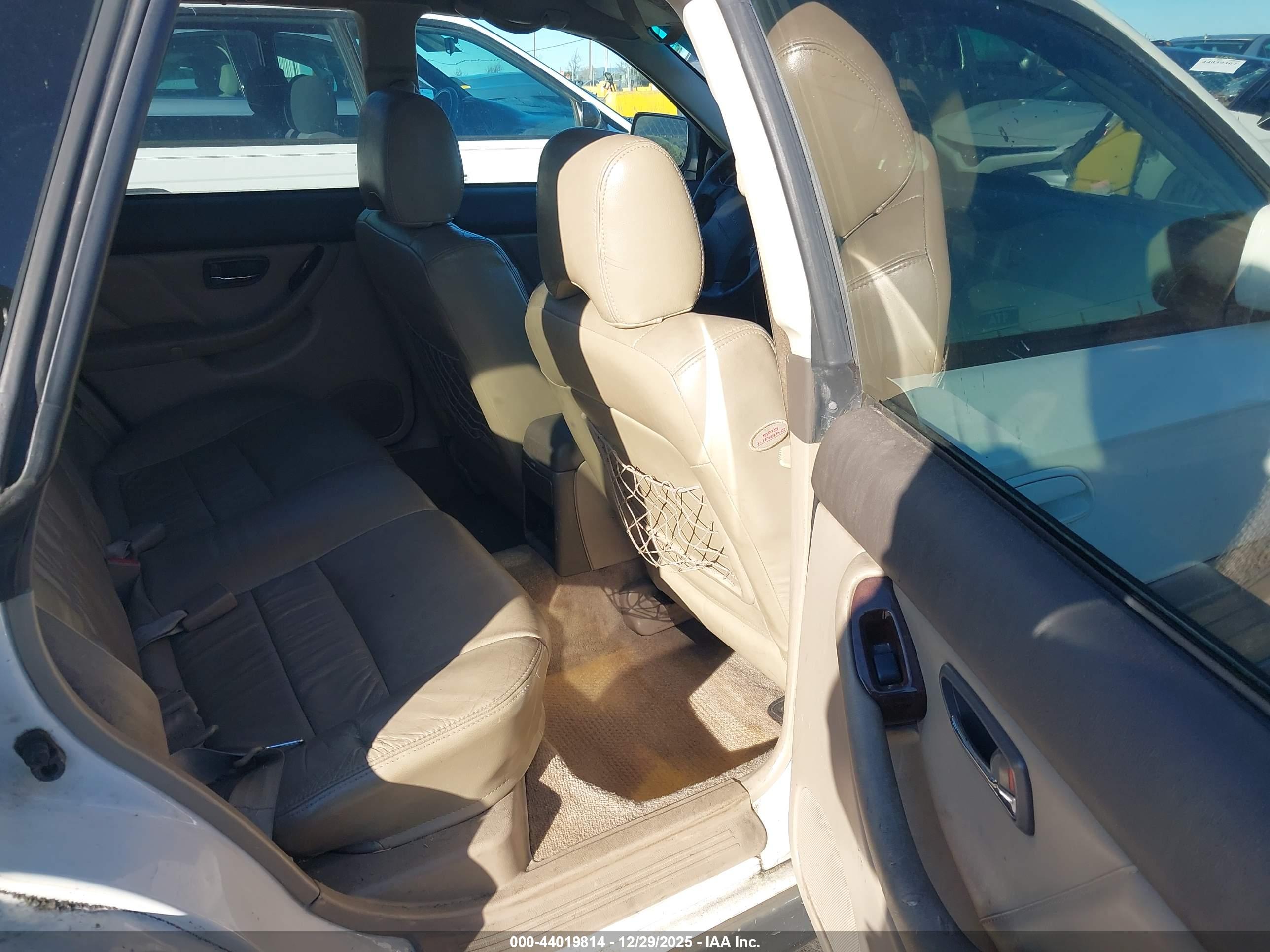 SUBARU OUTBACK image 8