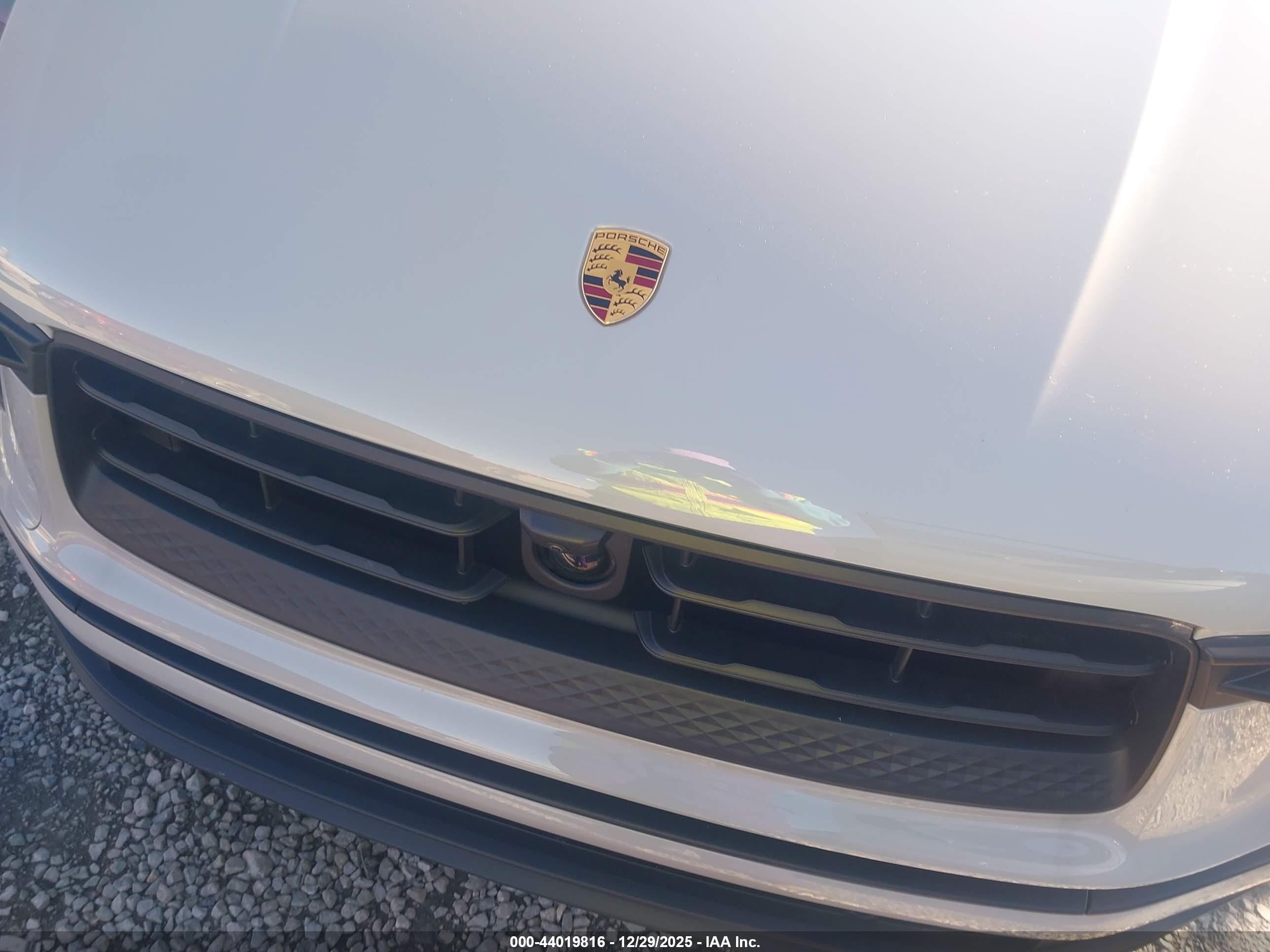PORSCHE MACAN image 10