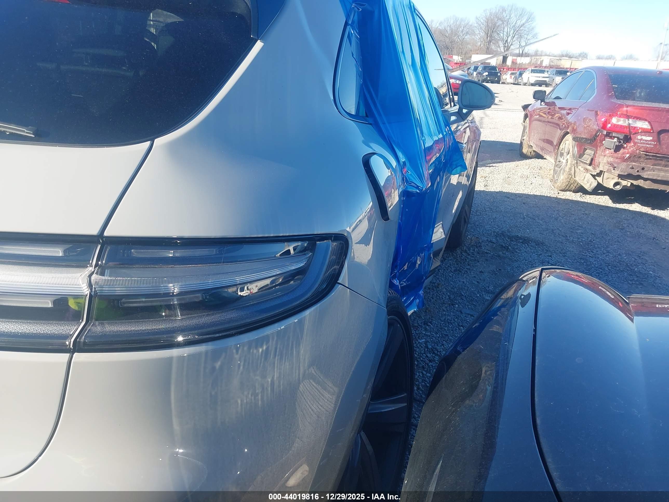PORSCHE MACAN image 4
