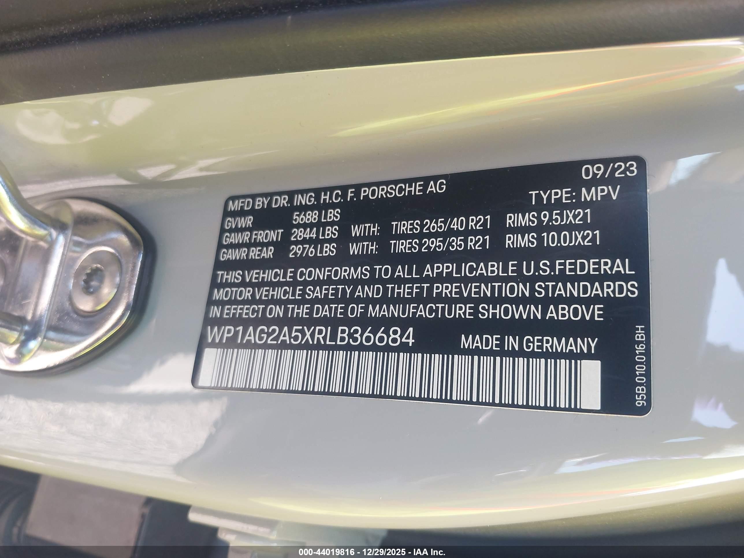 PORSCHE MACAN image 9