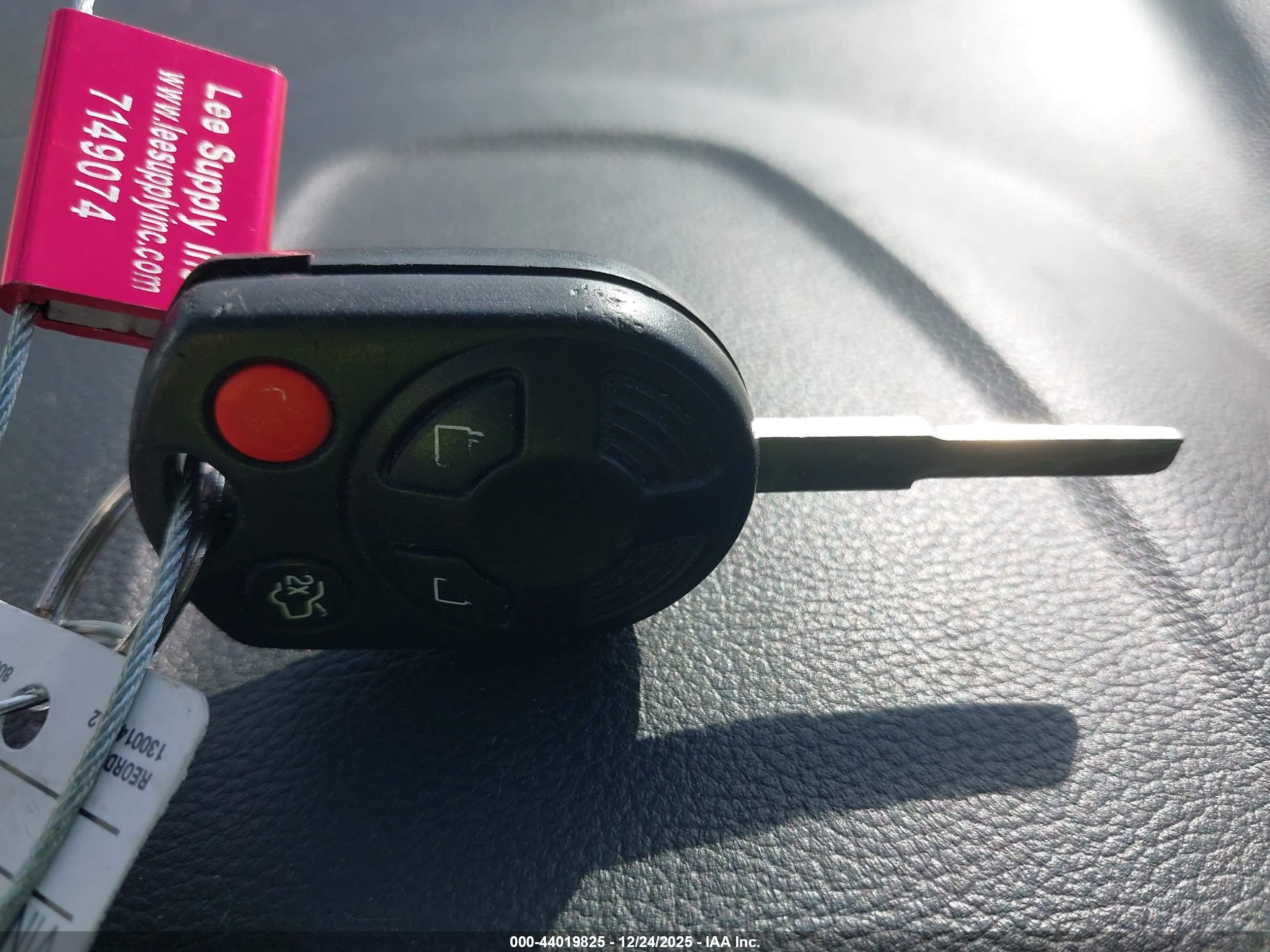 FORD ESCAPE image 11