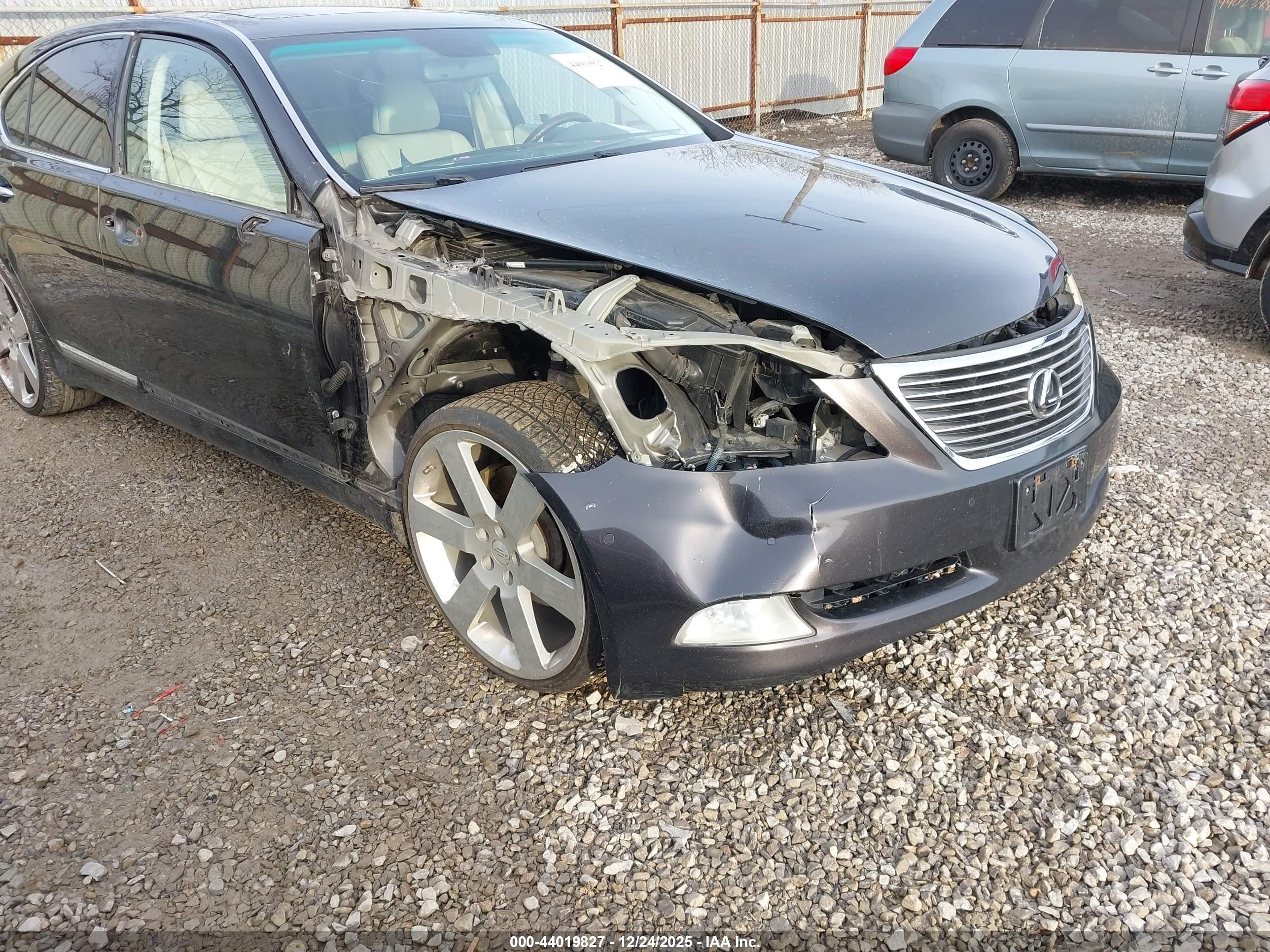 LEXUS LS image 6