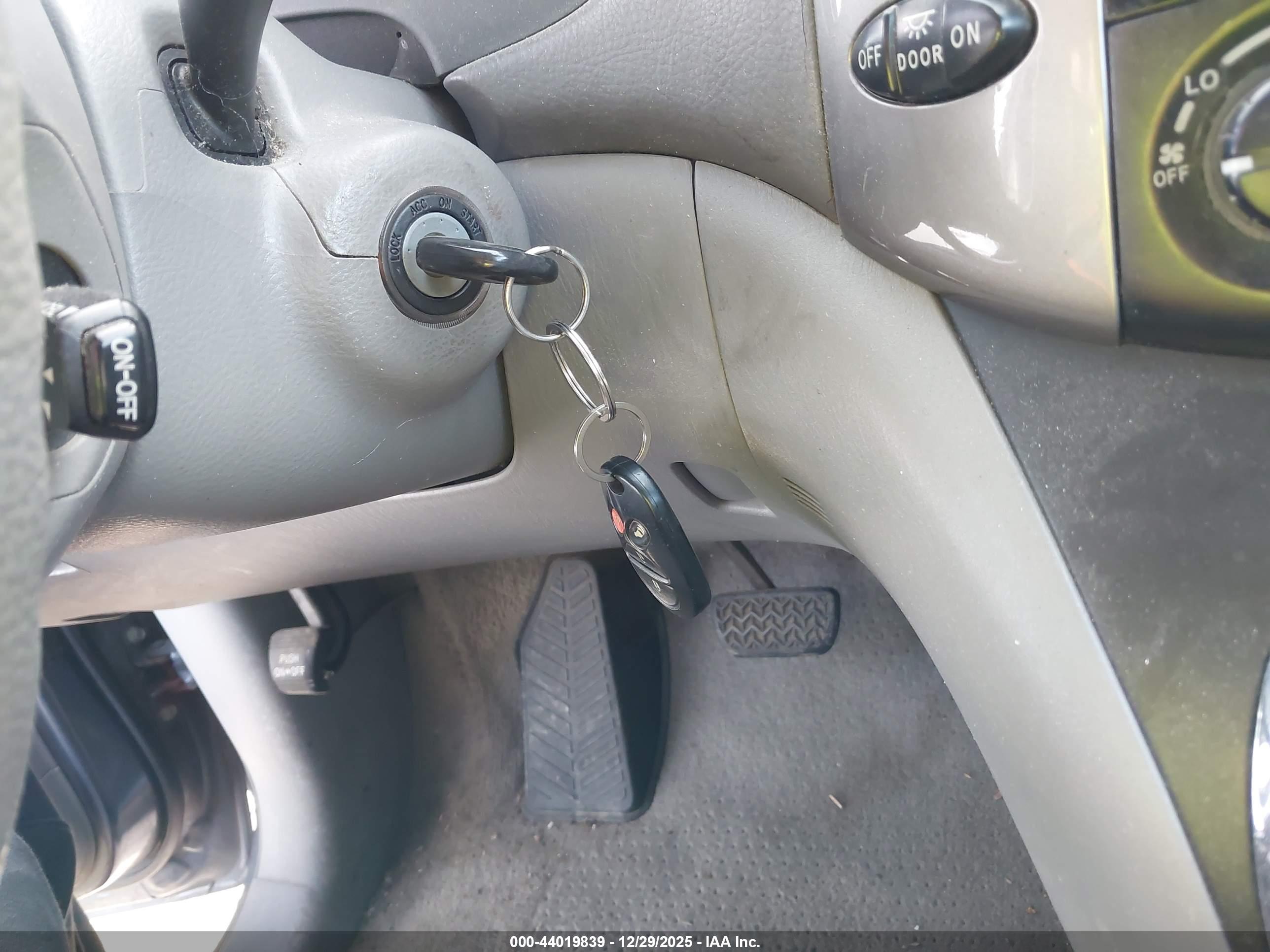 TOYOTA SIENNA image 11