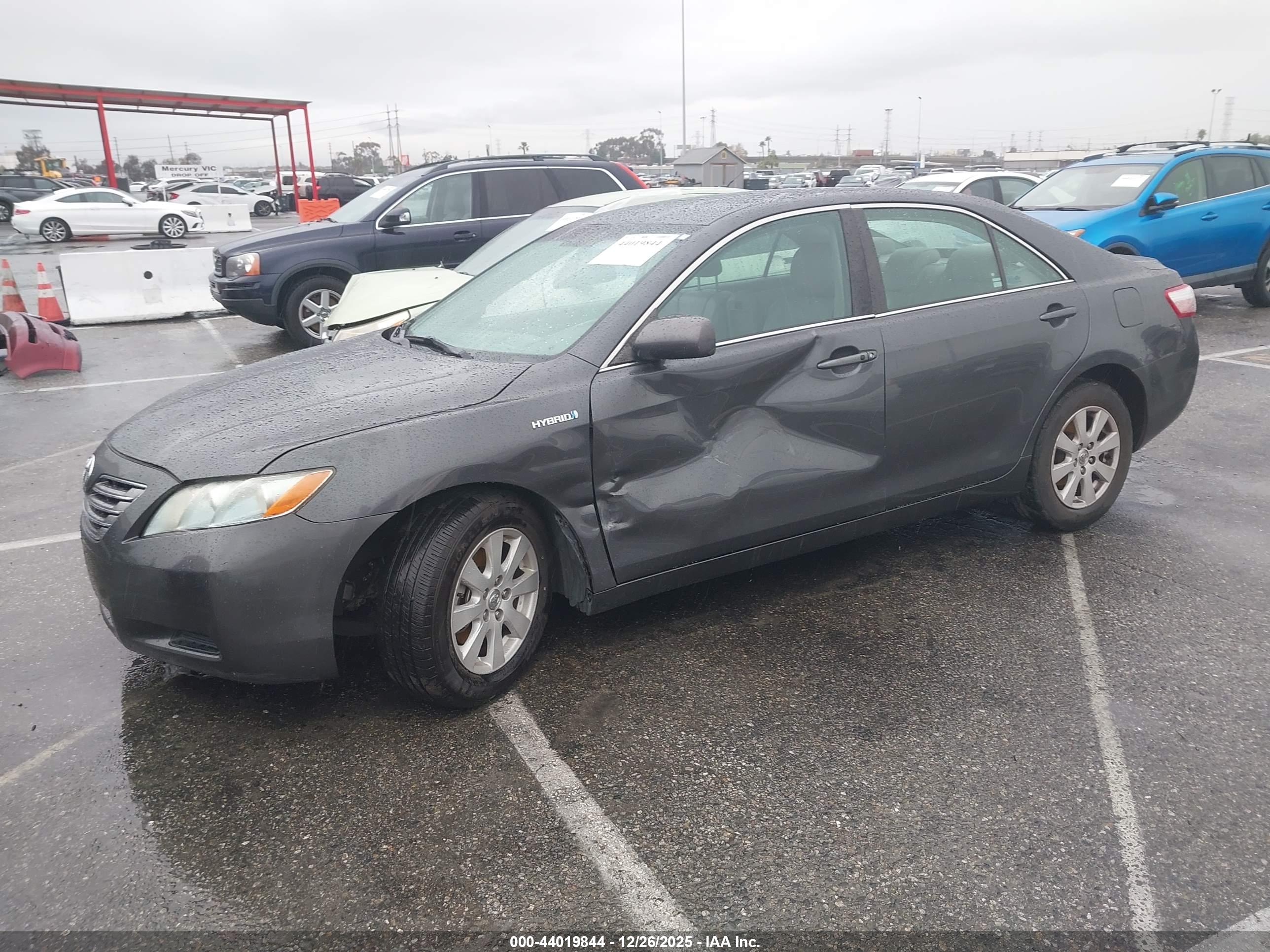 TOYOTA CAMRY image 2