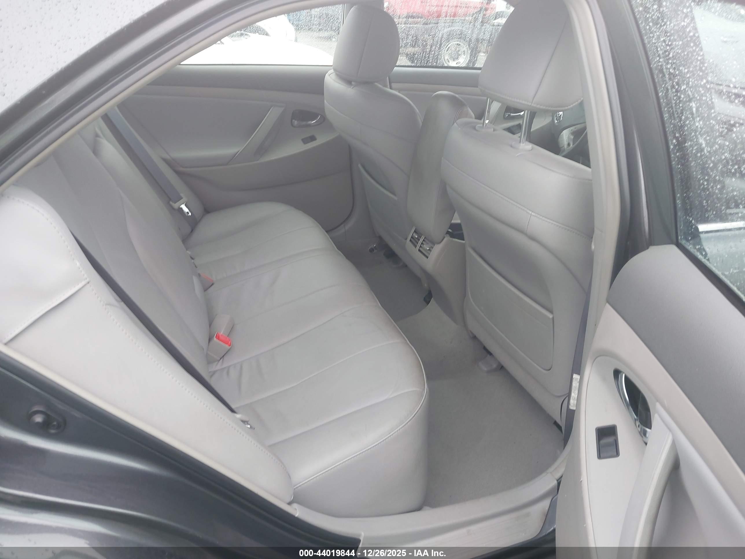TOYOTA CAMRY image 8