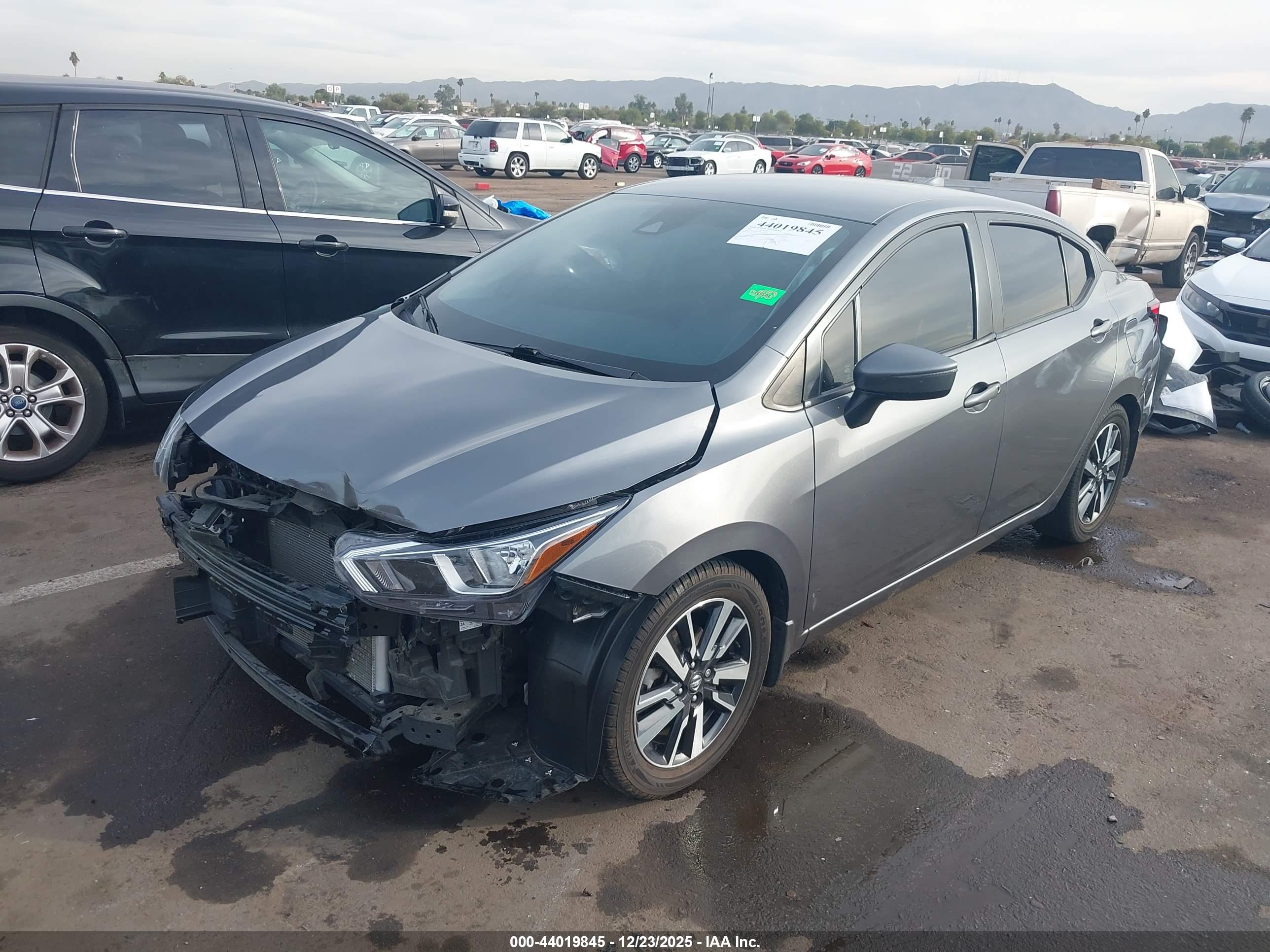 NISSAN VERSA image 2
