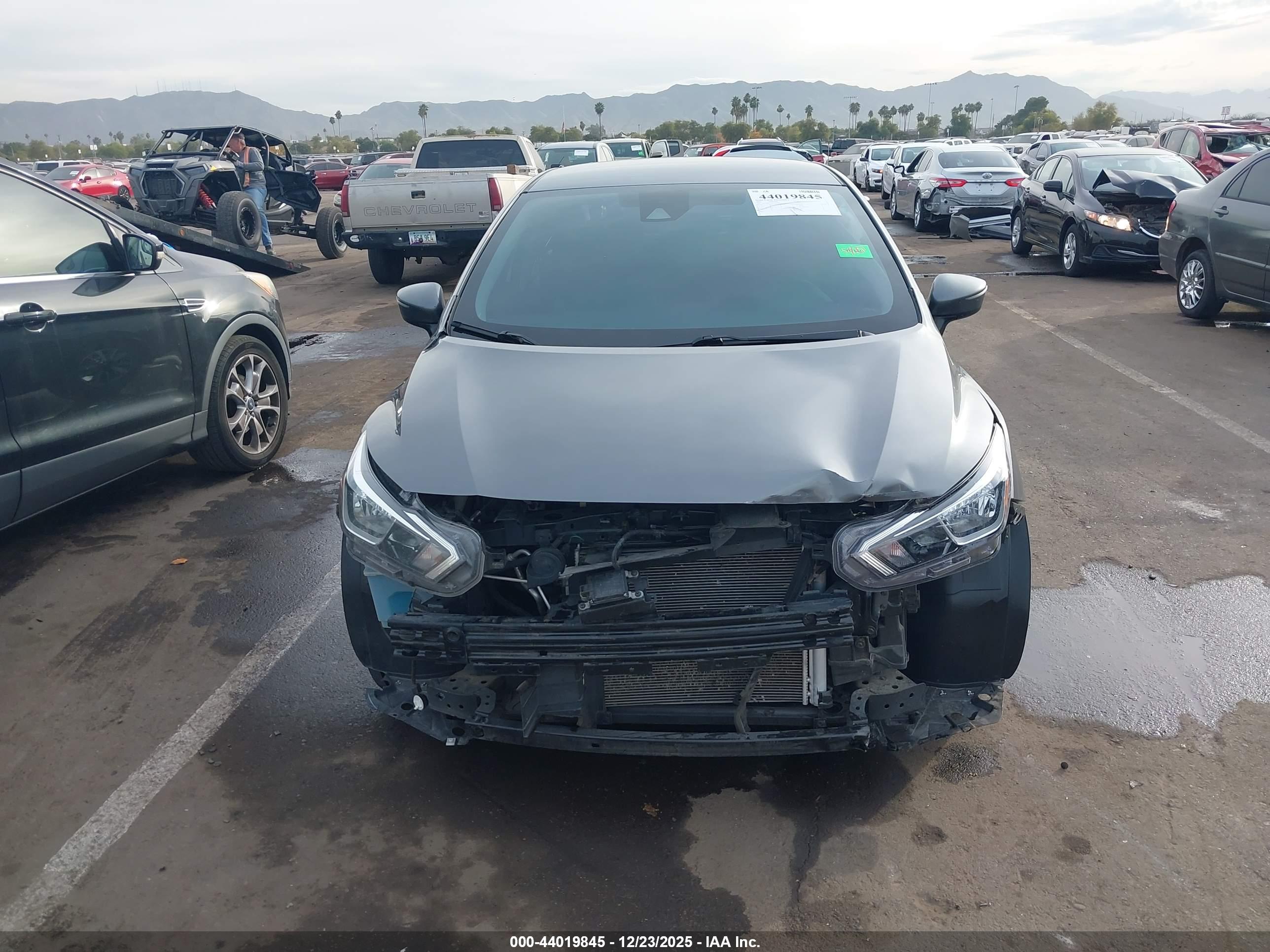 NISSAN VERSA image 6
