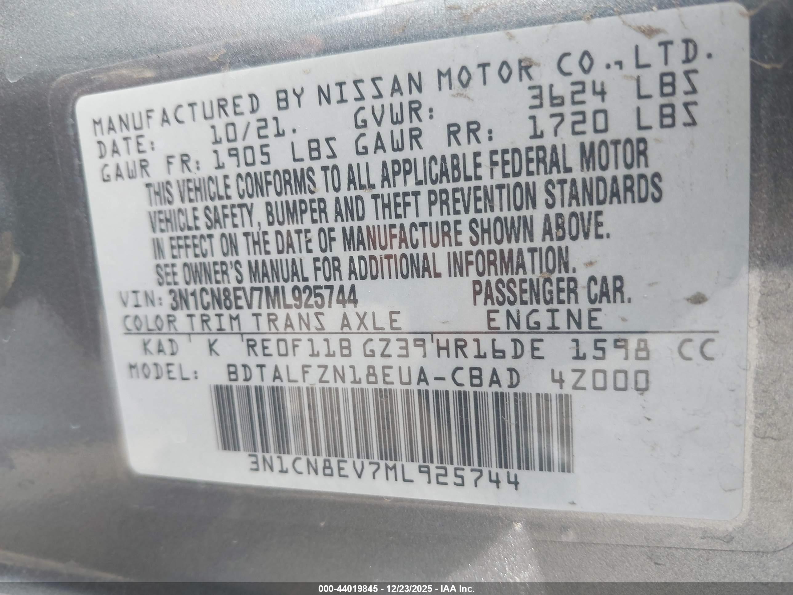 NISSAN VERSA image 9