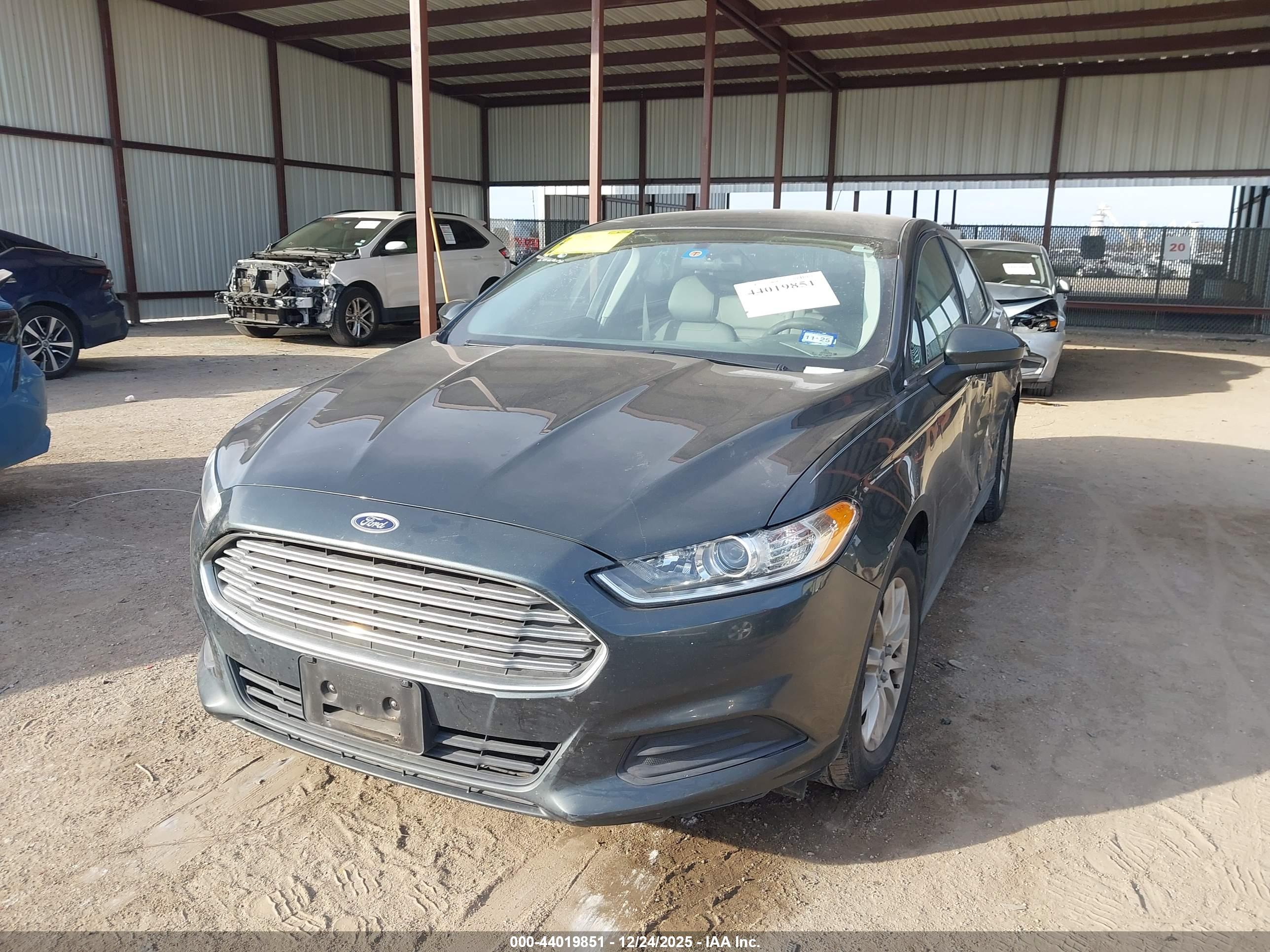 FORD FUSION image 2