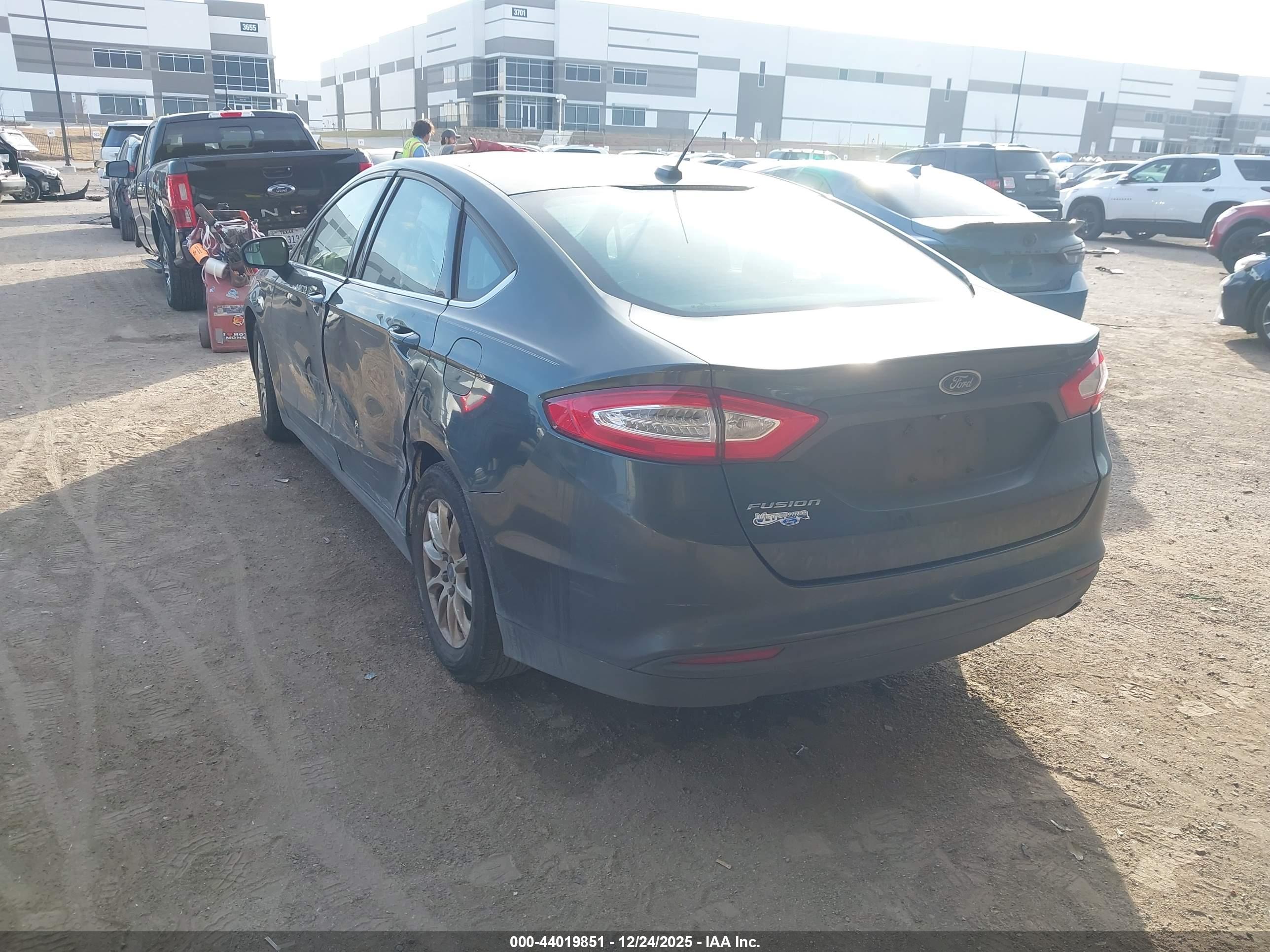FORD FUSION image 3