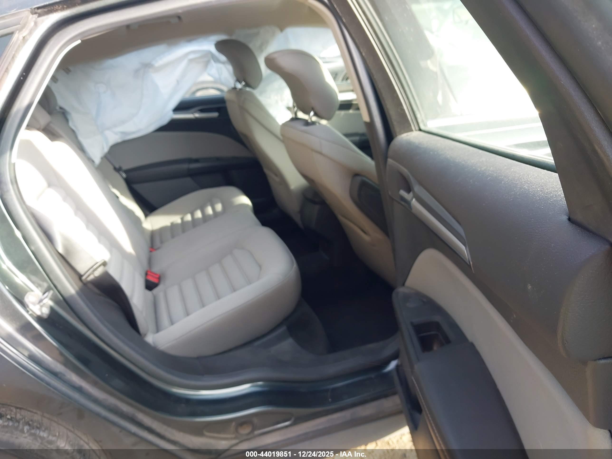 FORD FUSION image 8