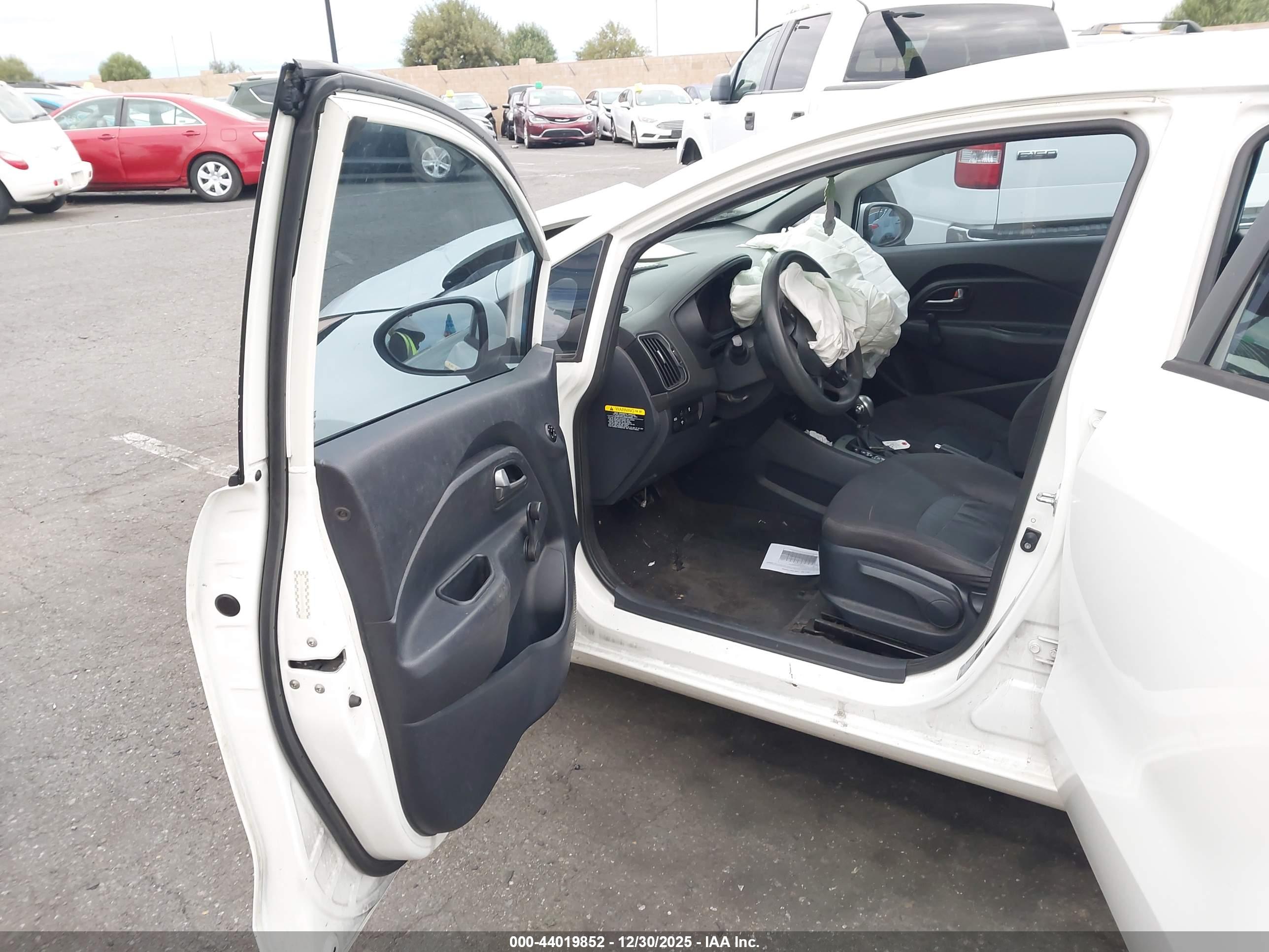 KIA RIO image 5