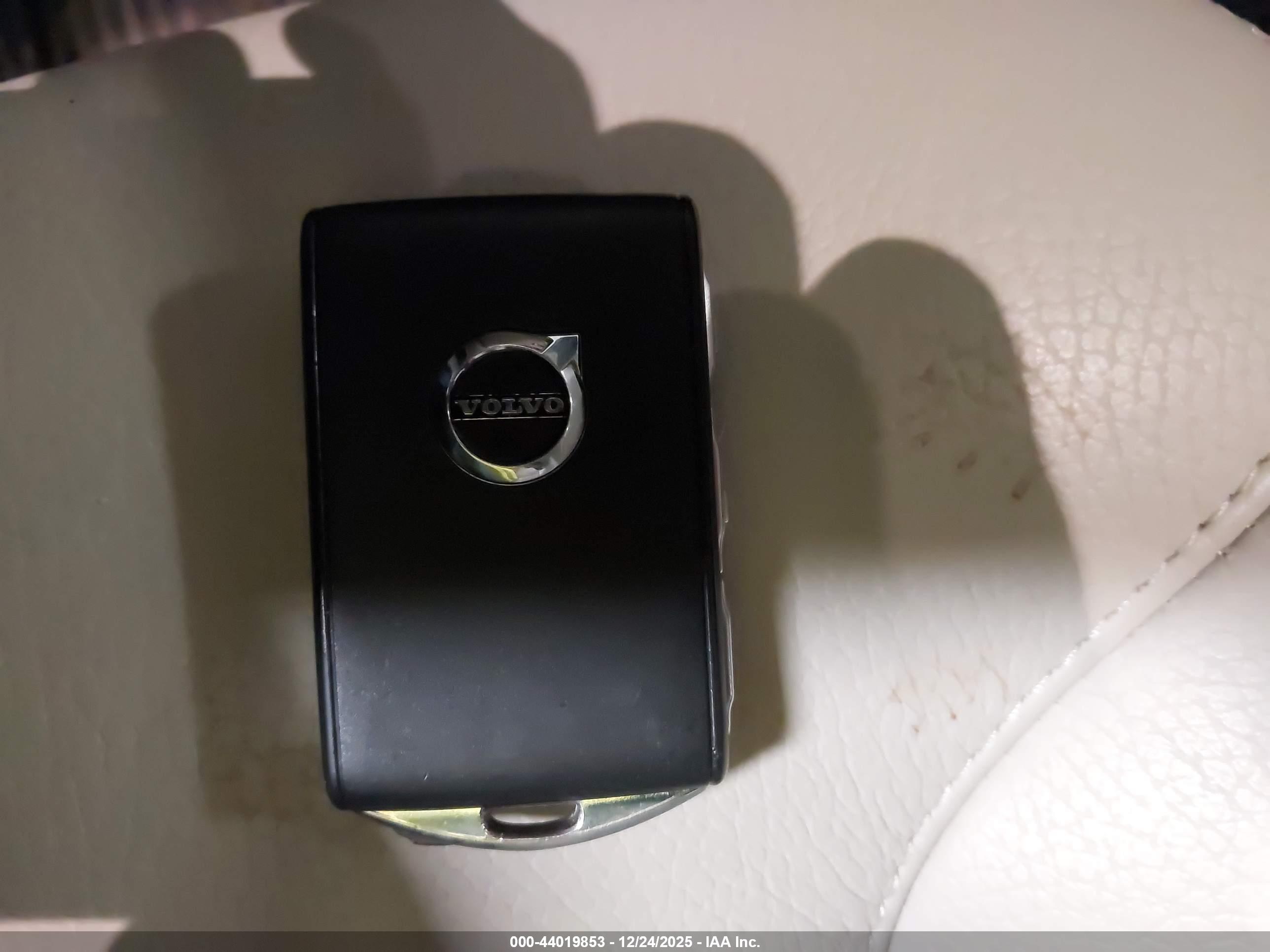 VOLVO XC60 image 11
