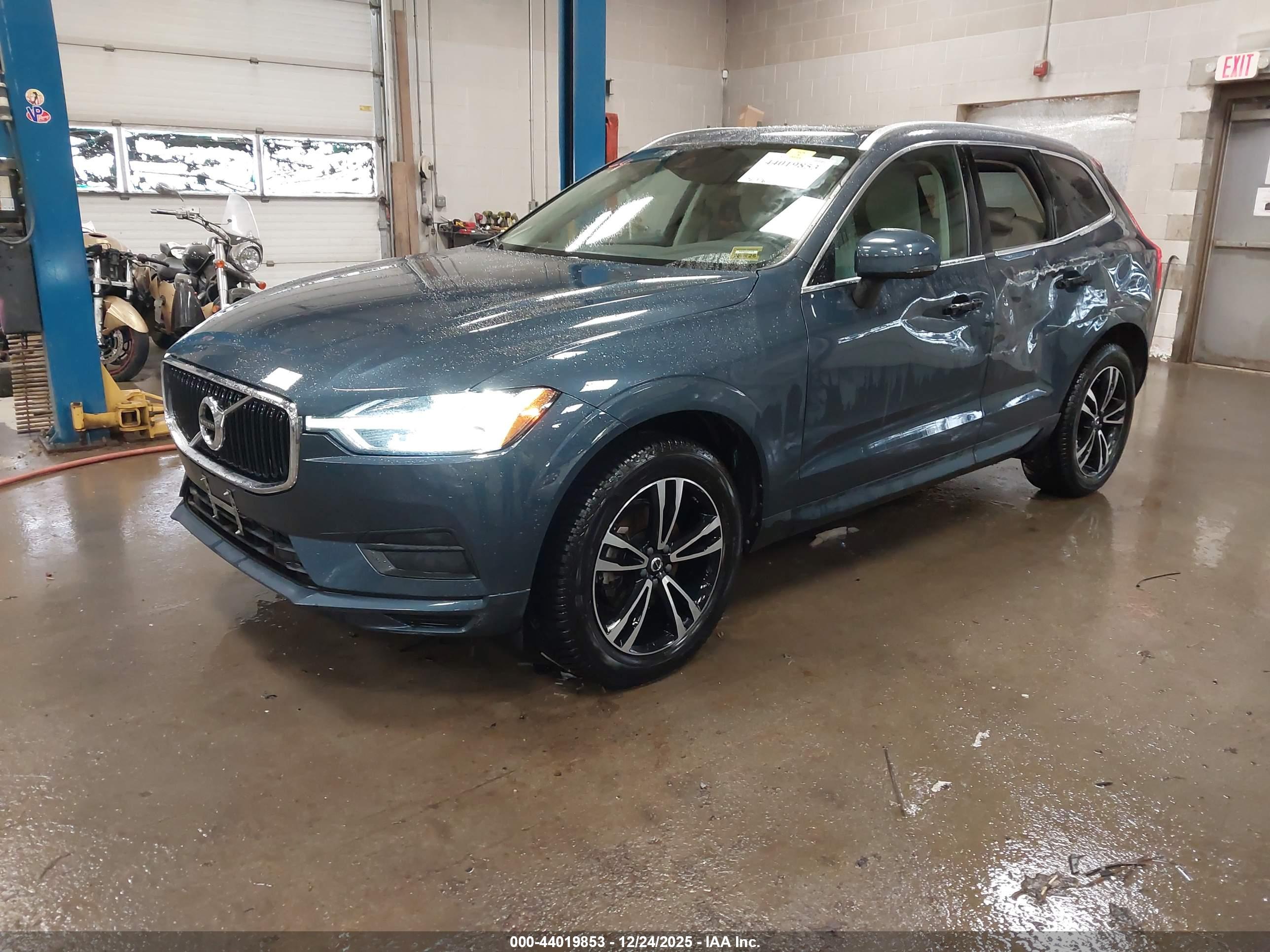 VOLVO XC60 image 2
