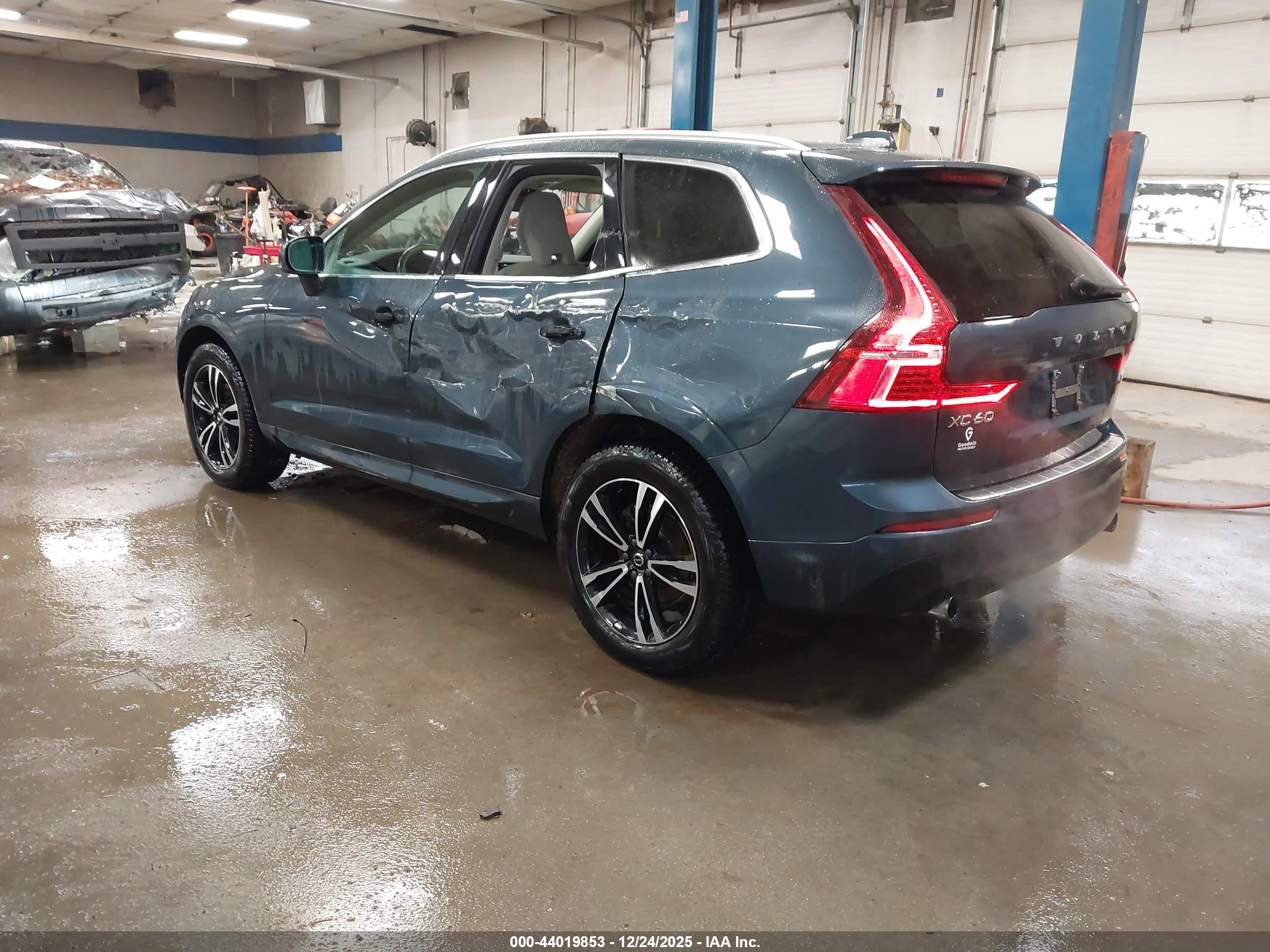 VOLVO XC60 image 3