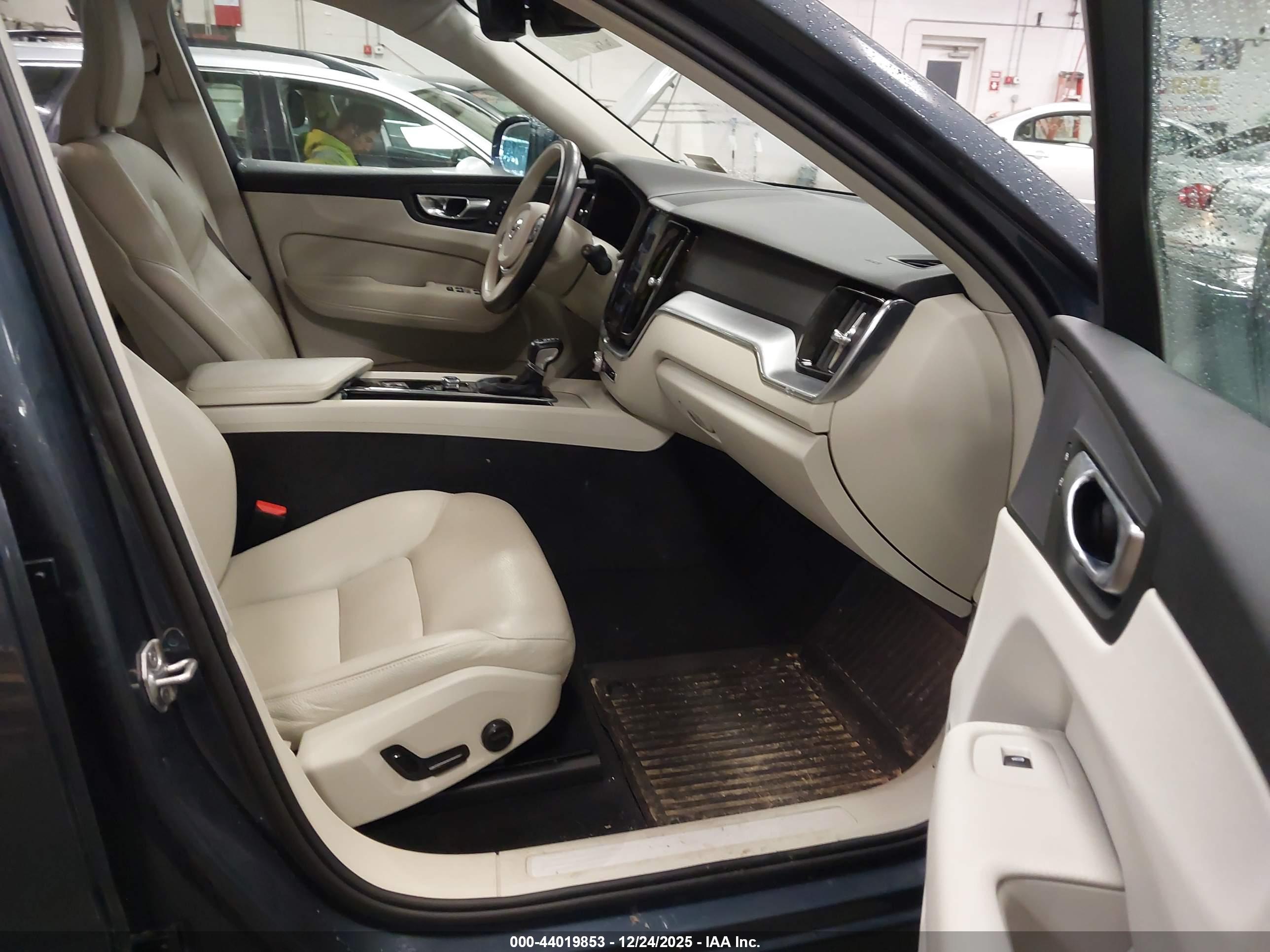 VOLVO XC60 image 5