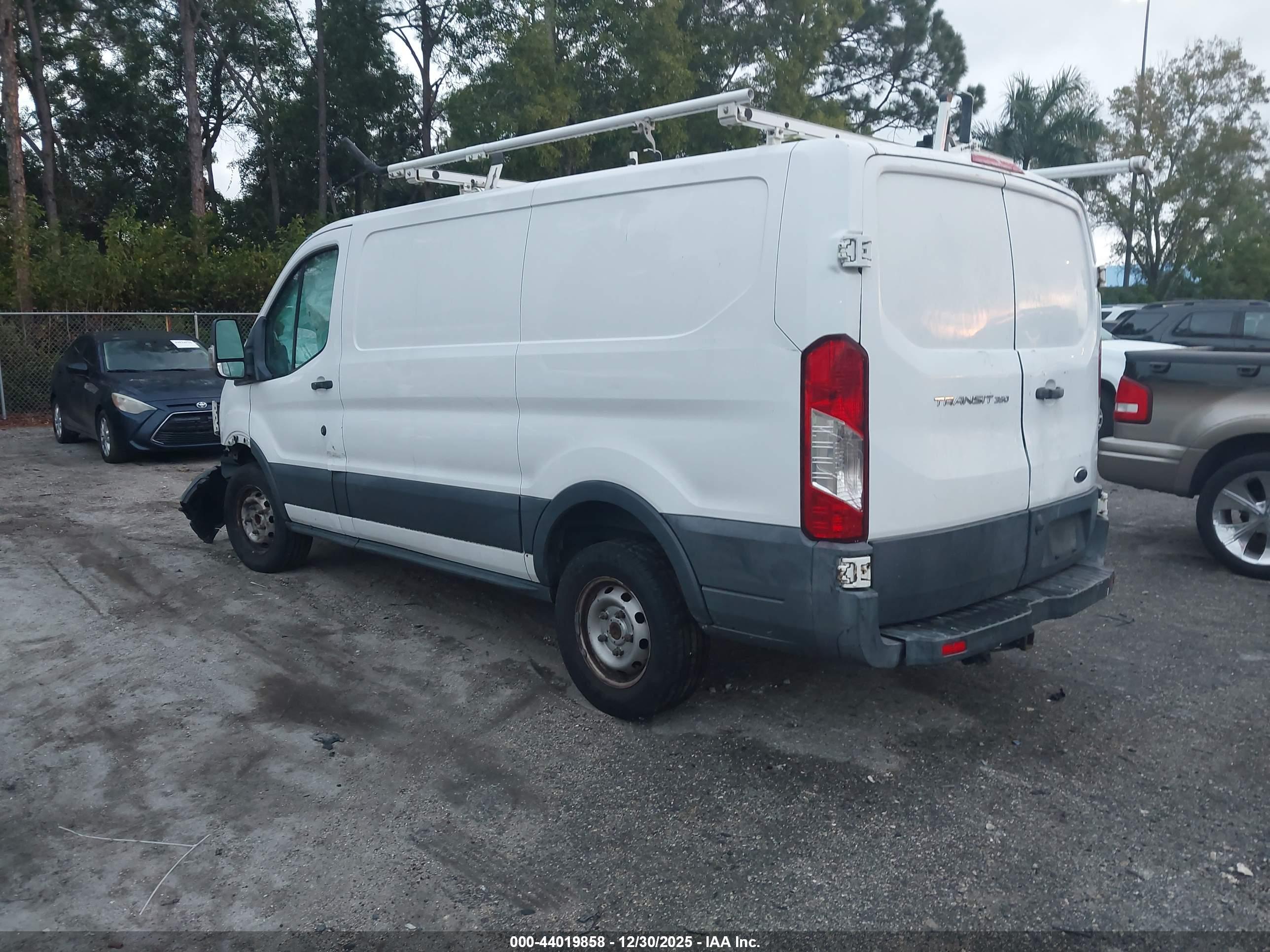 FORD TRANSIT-350 image 3