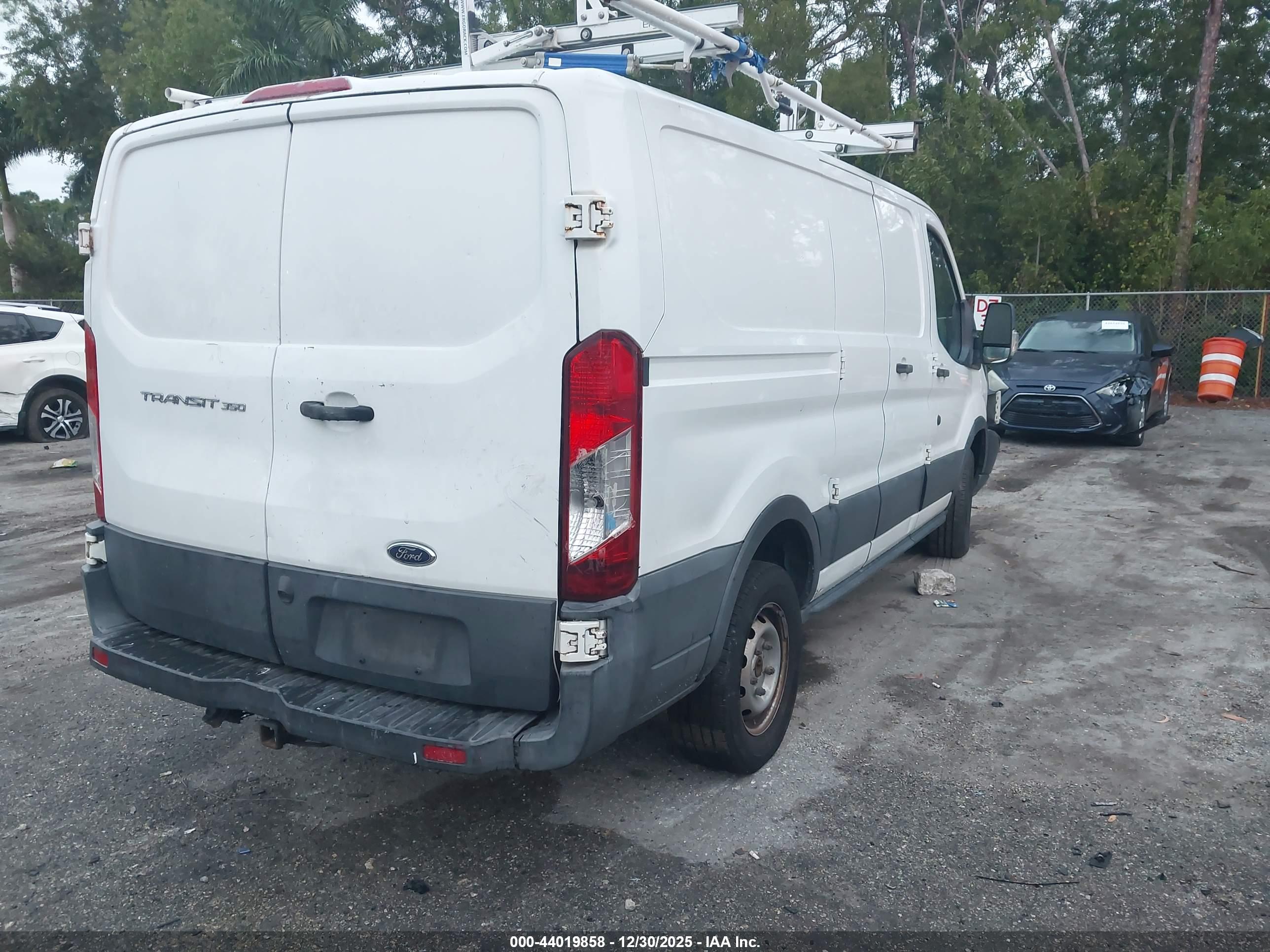 FORD TRANSIT-350 image 4