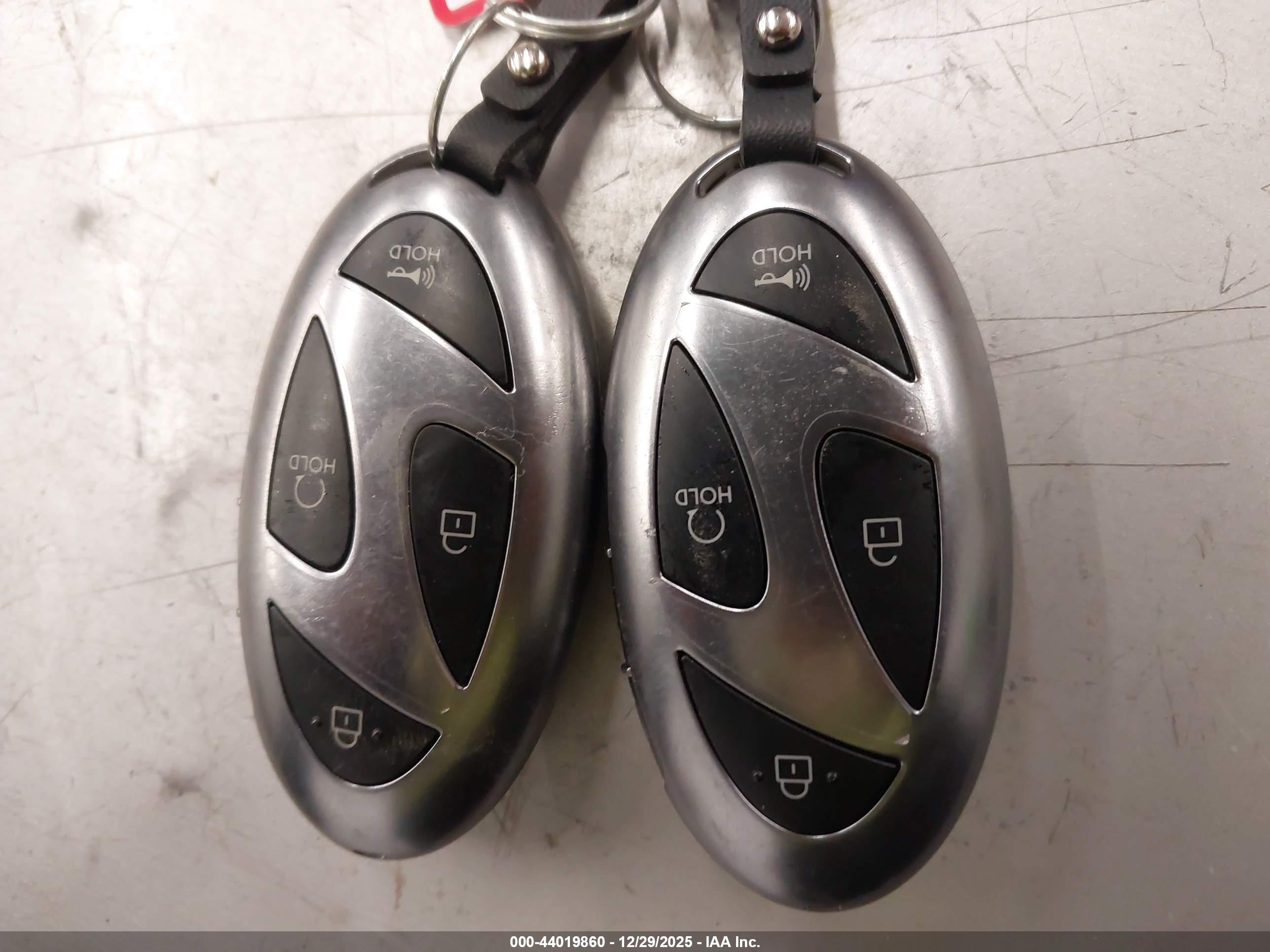 HYUNDAI TUCSON image 11