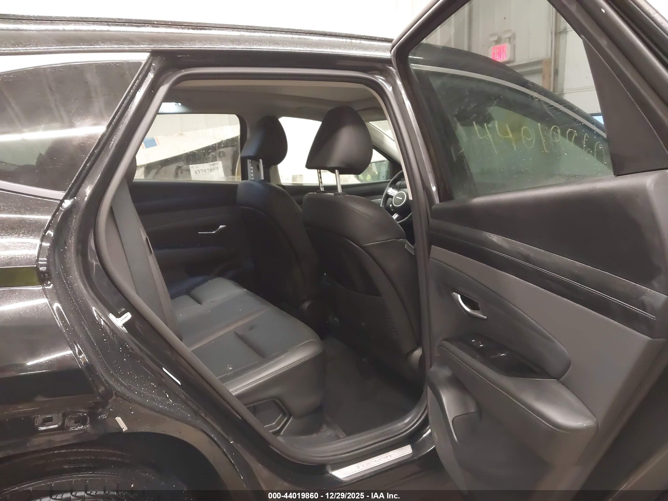 HYUNDAI TUCSON image 8