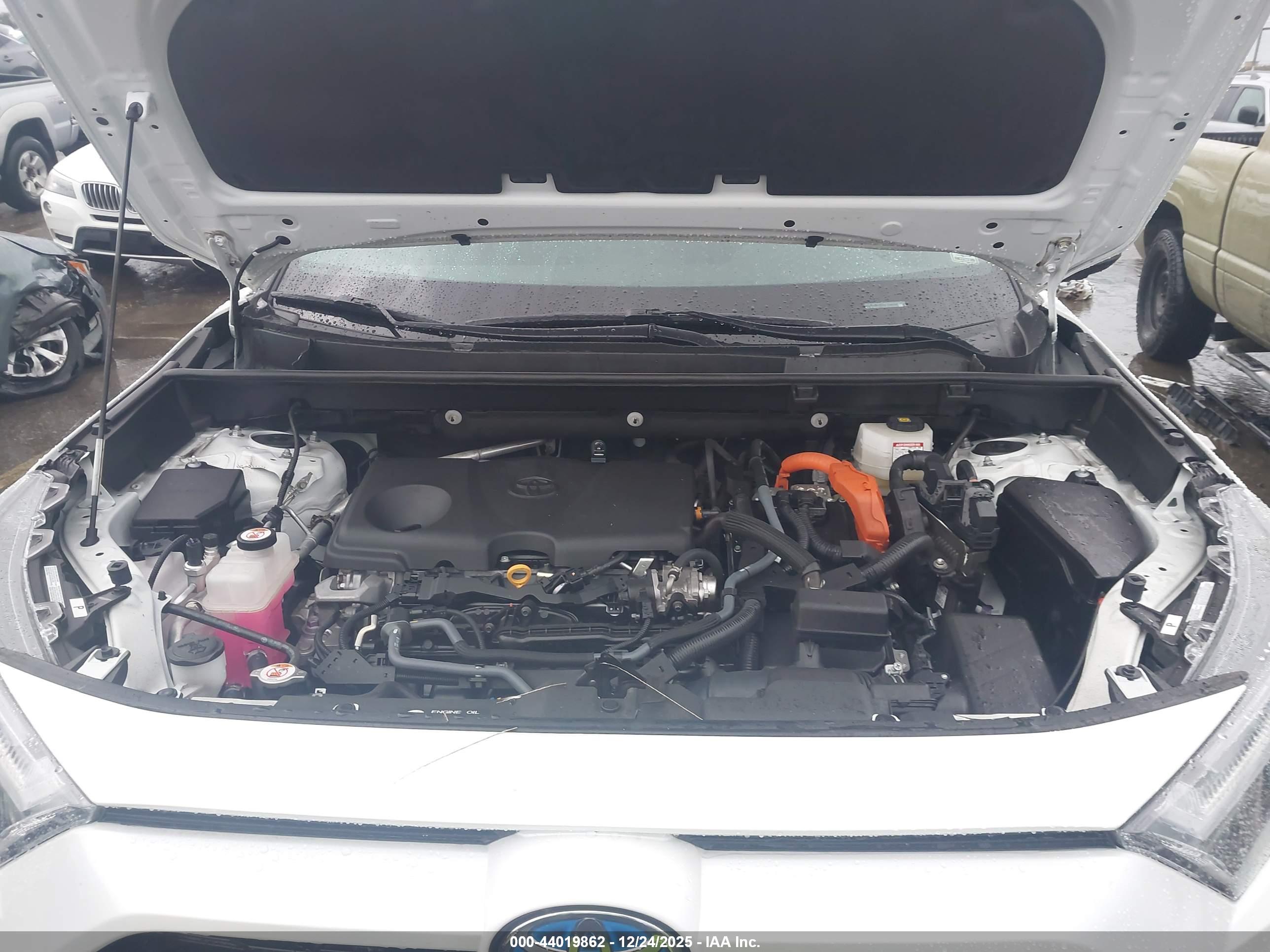 TOYOTA RAV4 image 10