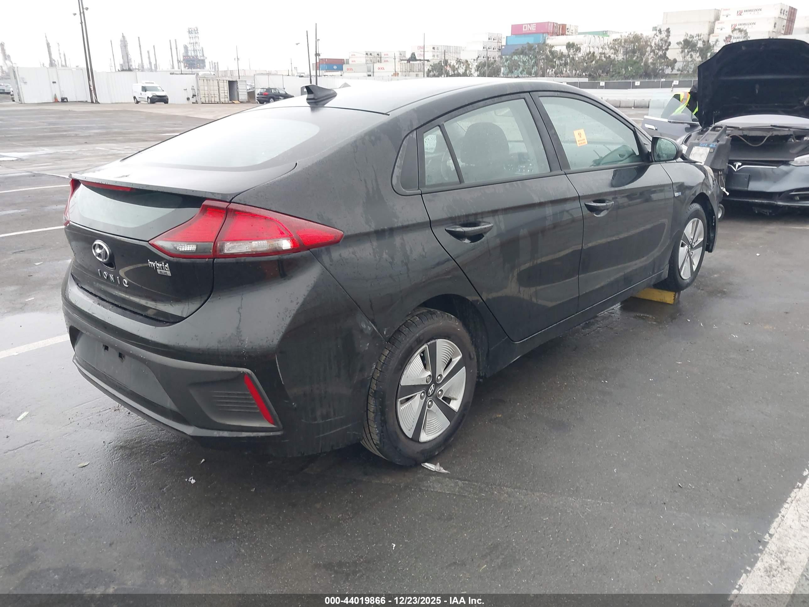 HYUNDAI IONIQ image 4
