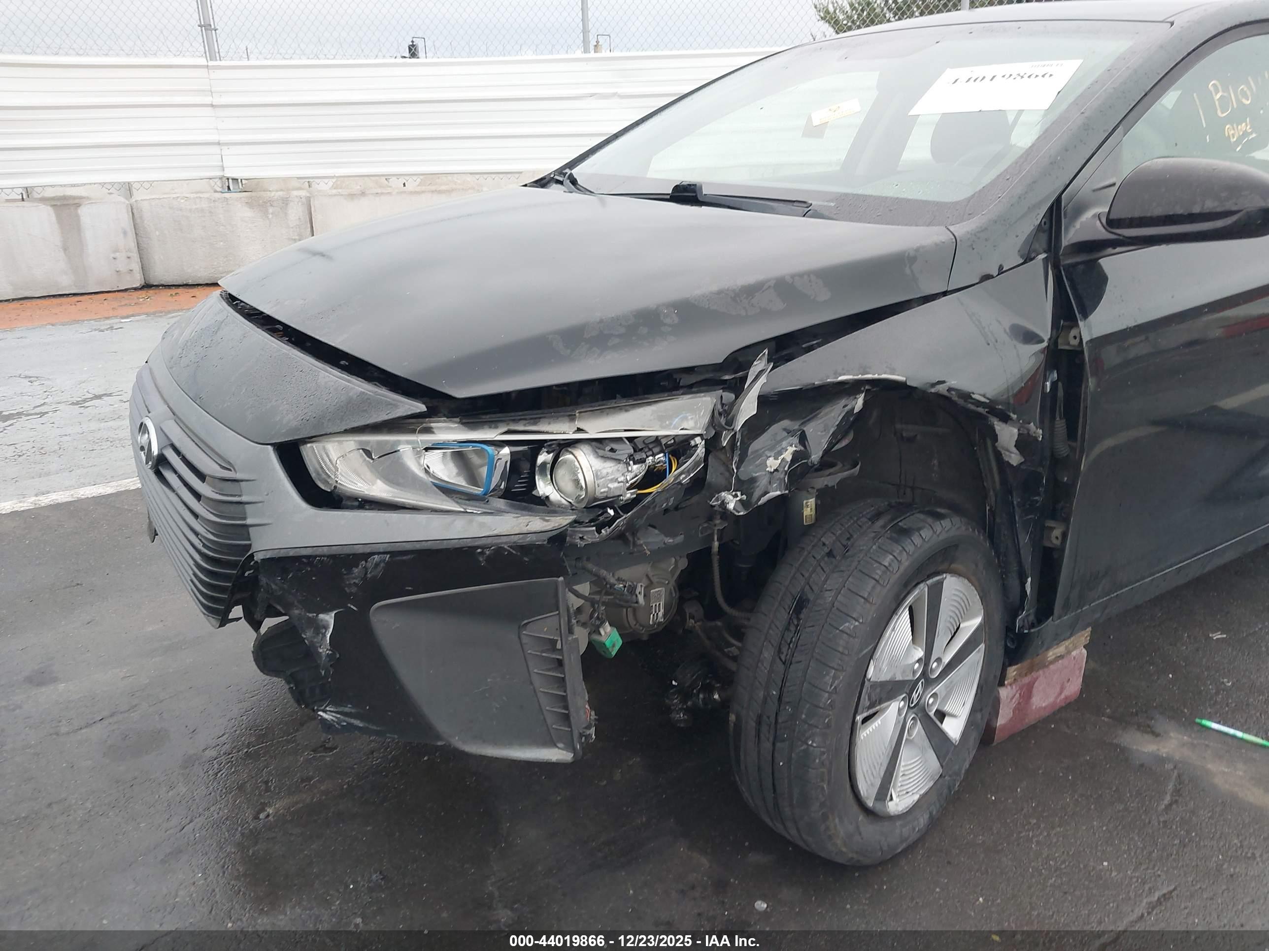 HYUNDAI IONIQ image 6