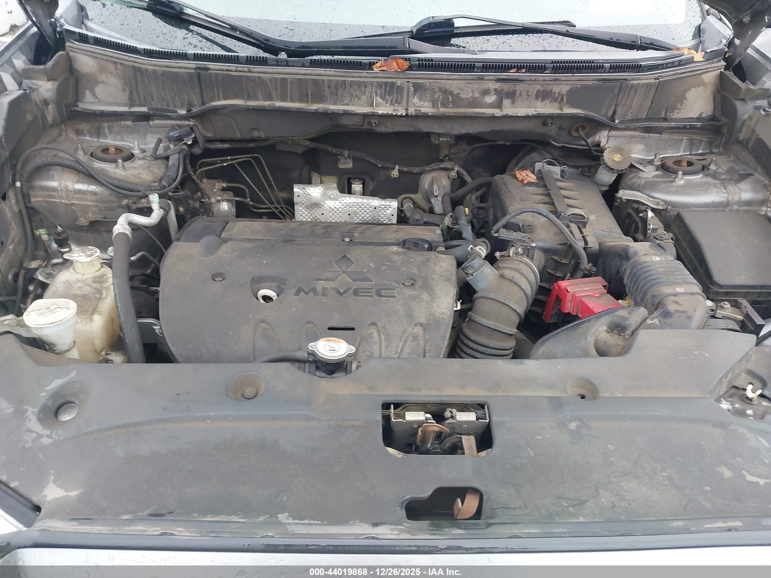 MITSUBISHI OUTLANDER image 10