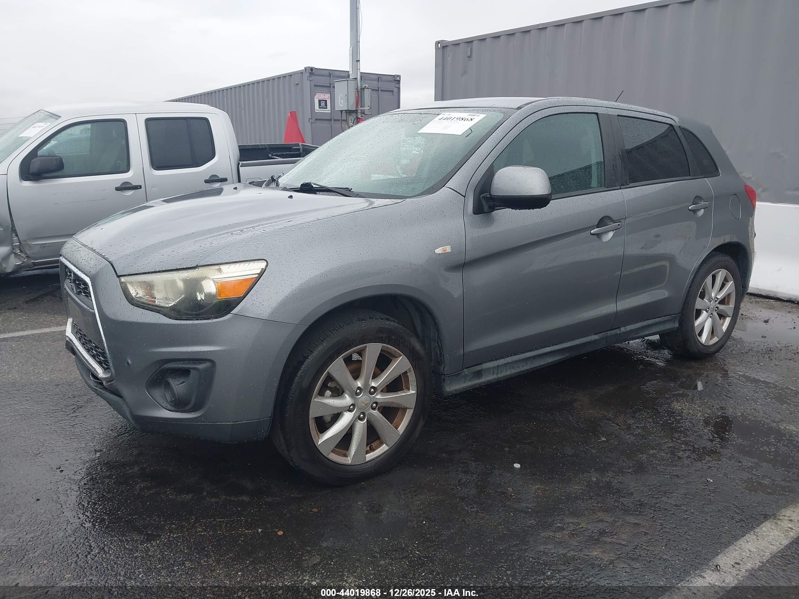 MITSUBISHI OUTLANDER image 2
