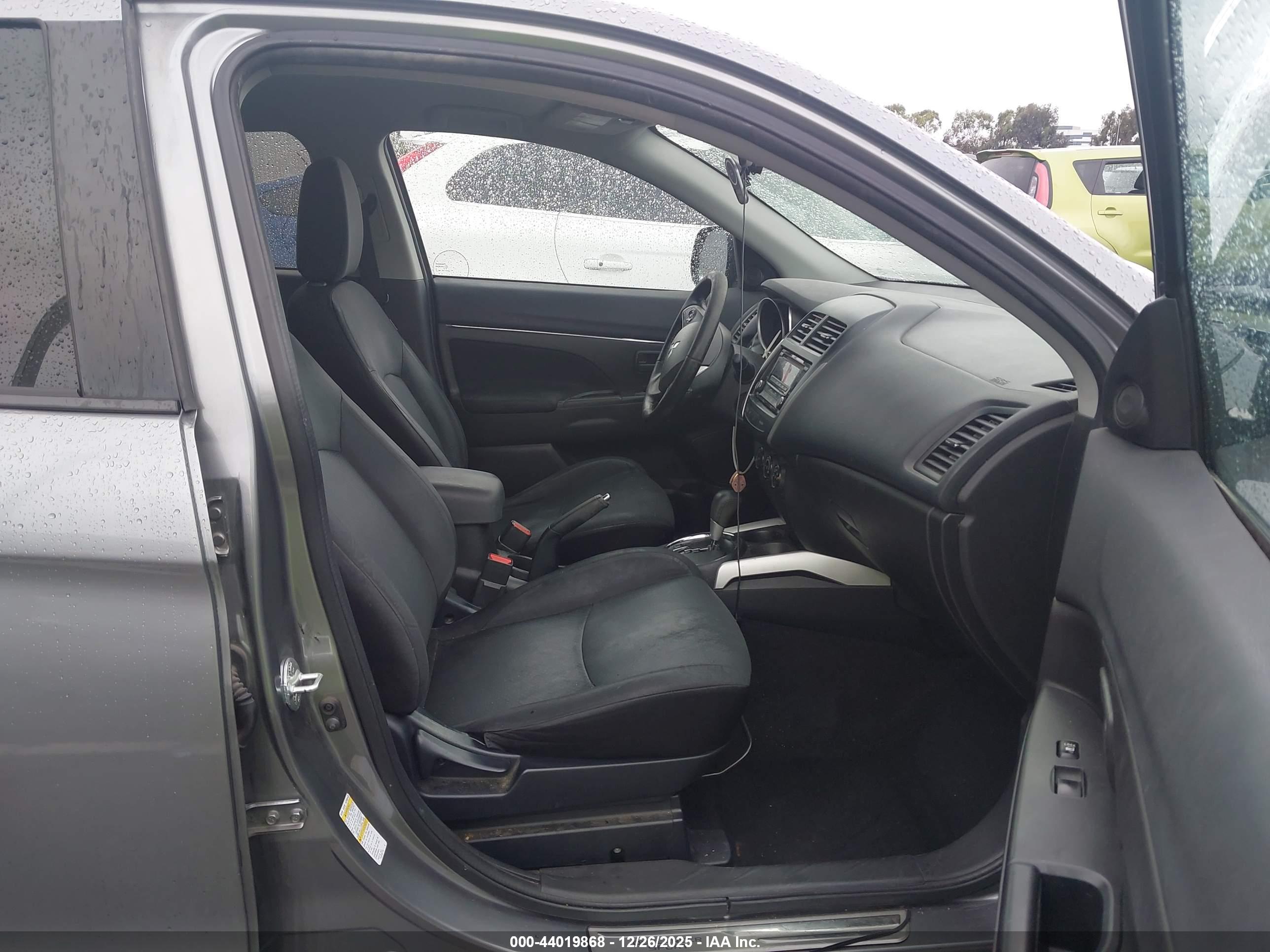 MITSUBISHI OUTLANDER image 5