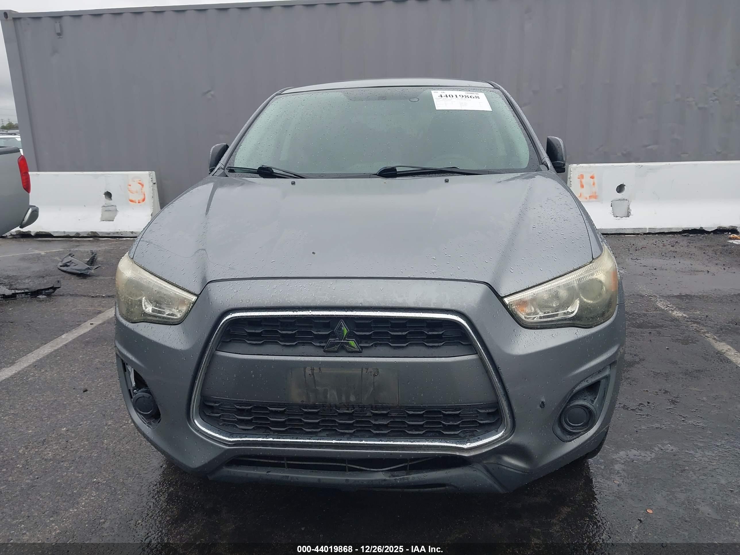 MITSUBISHI OUTLANDER image 6