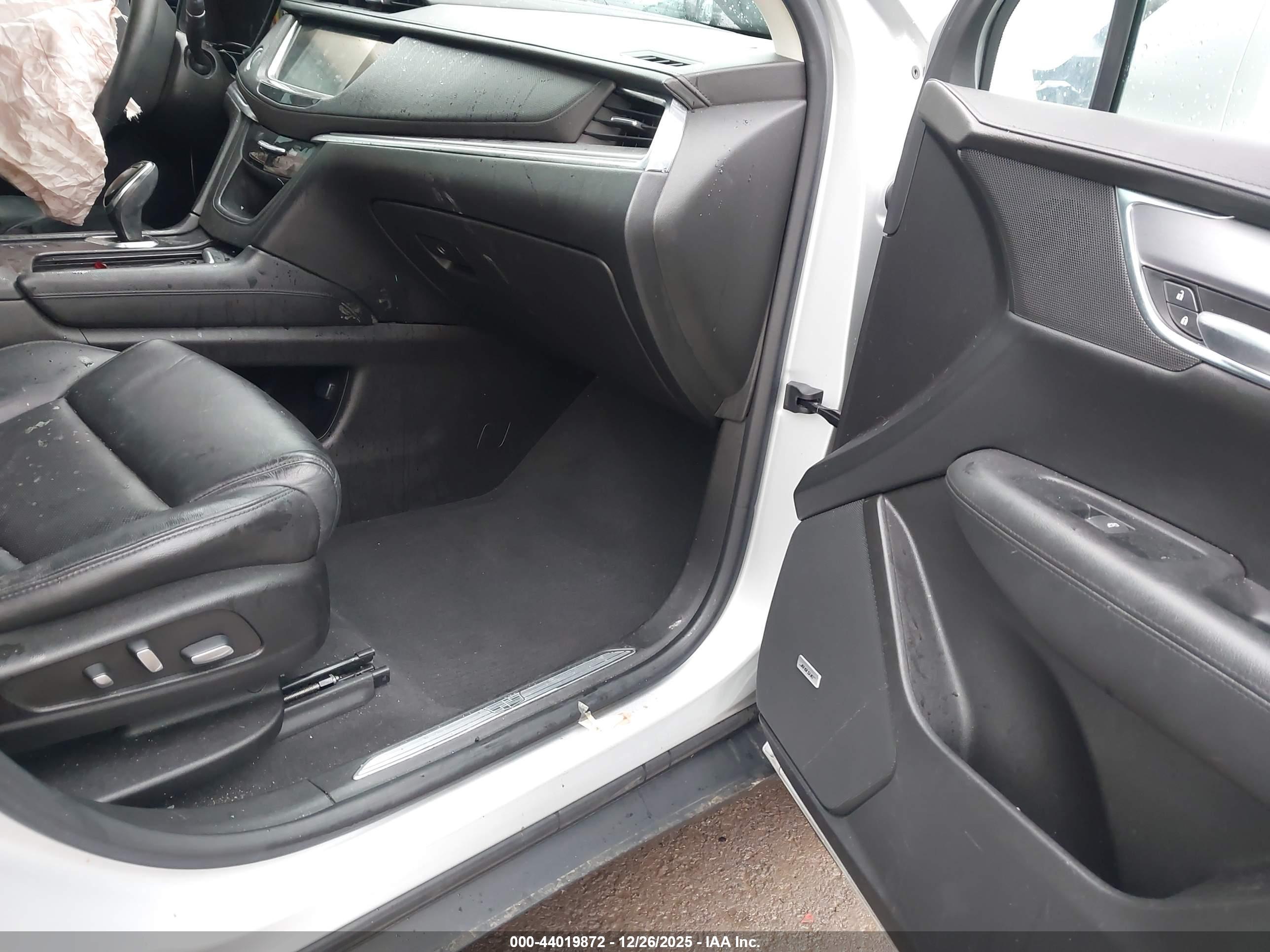 CADILLAC XT5 image 5