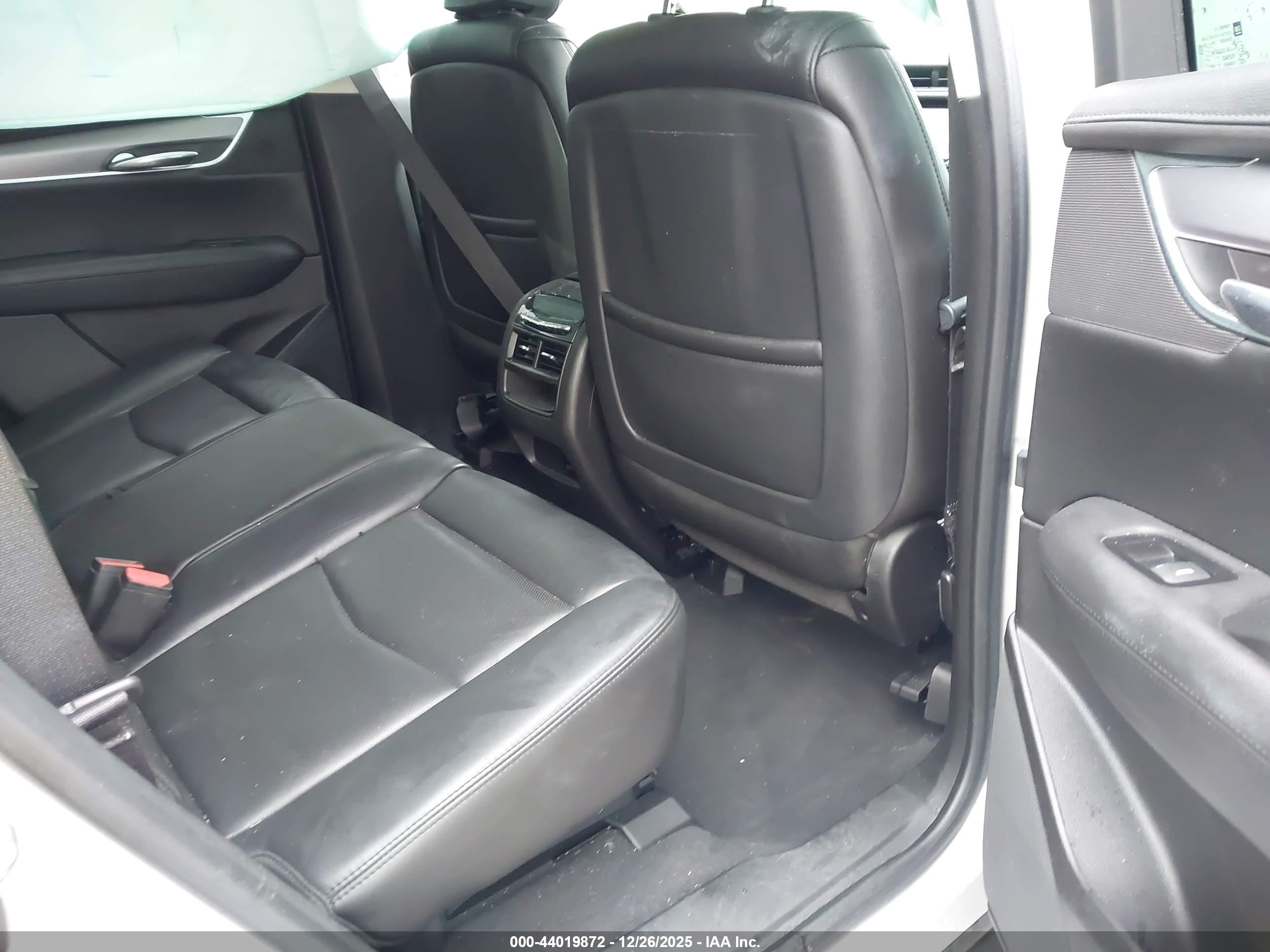 CADILLAC XT5 image 8
