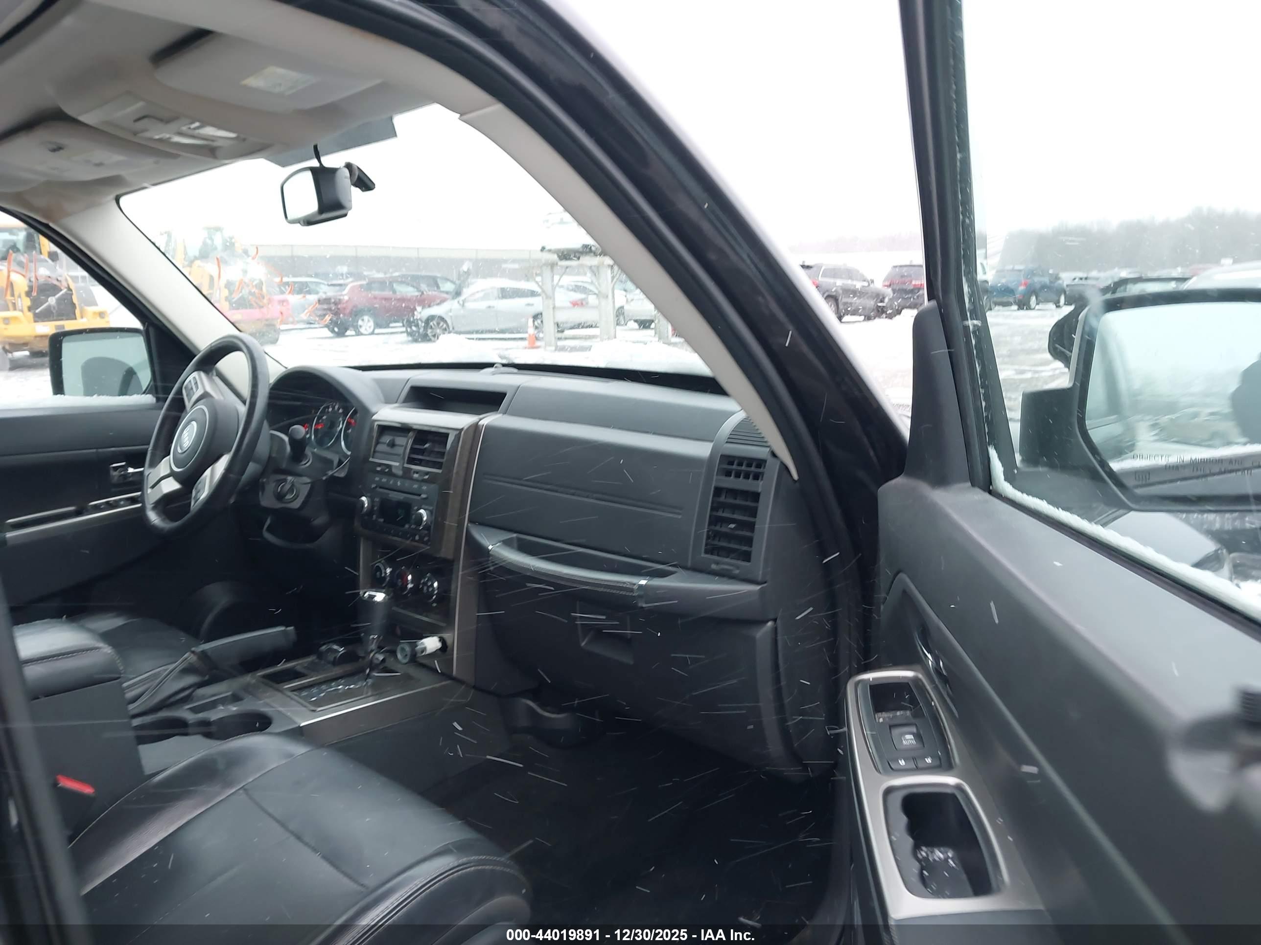 JEEP LIBERTY image 5