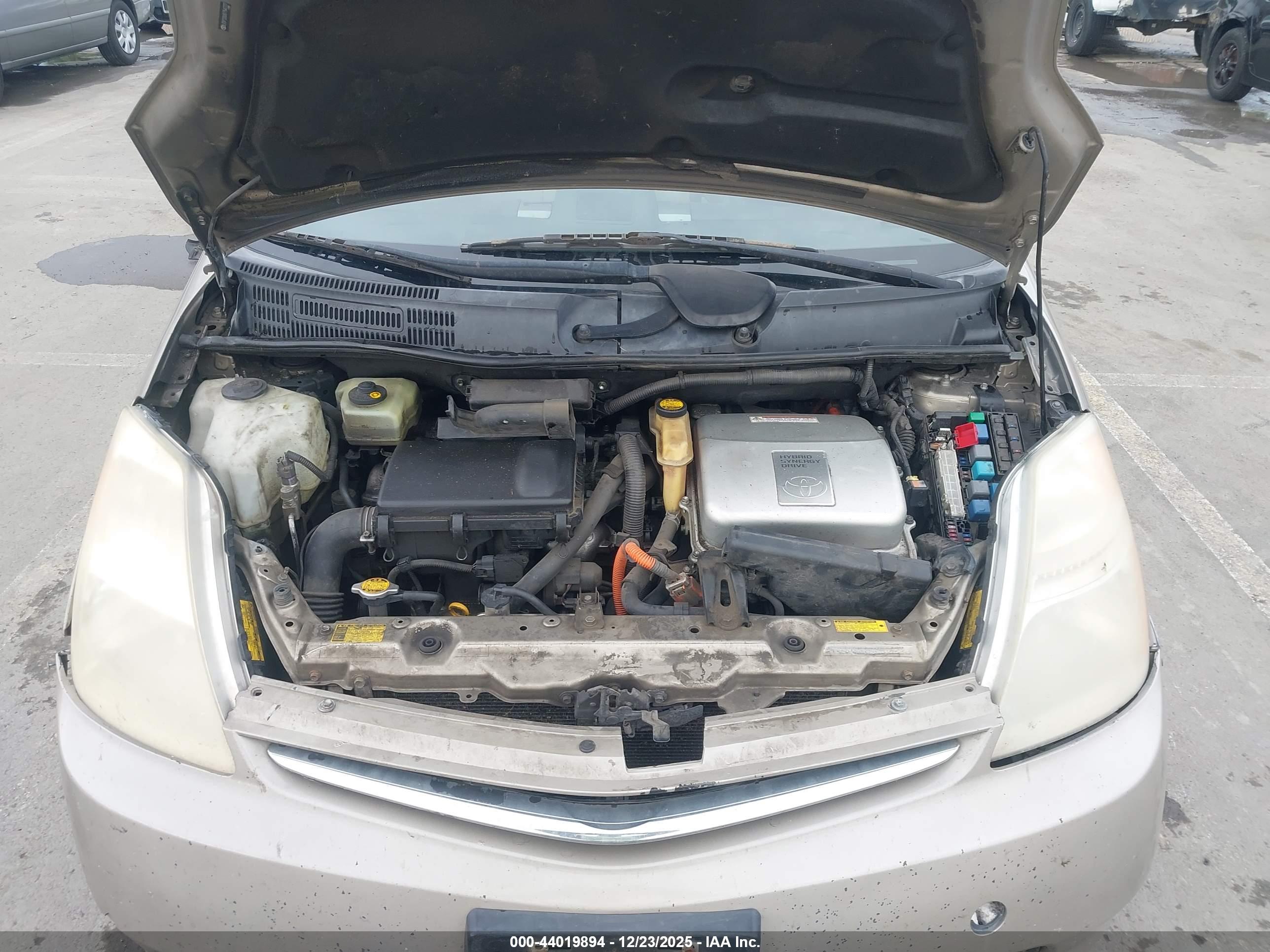 TOYOTA PRIUS image 10