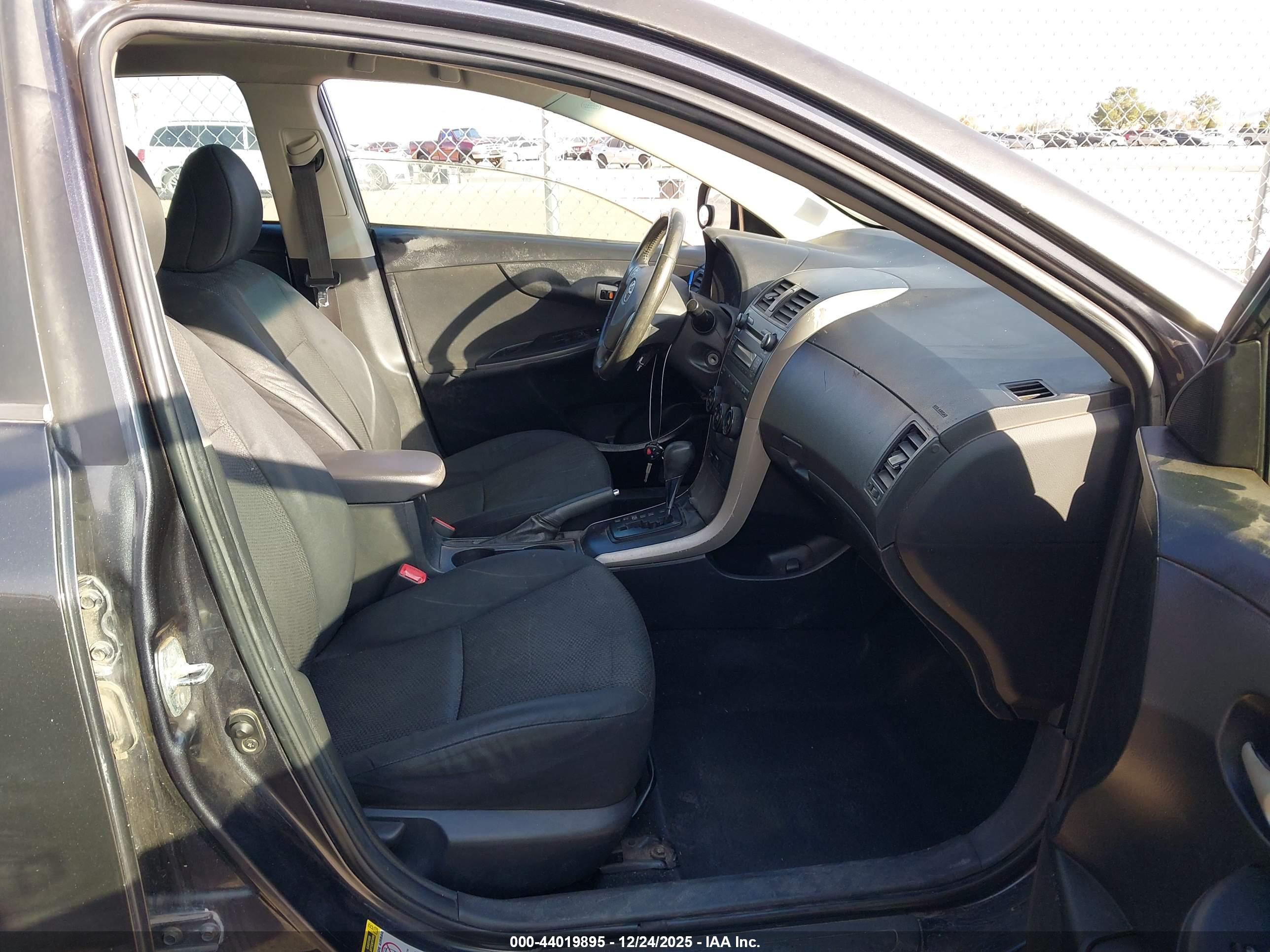 TOYOTA COROLLA image 5