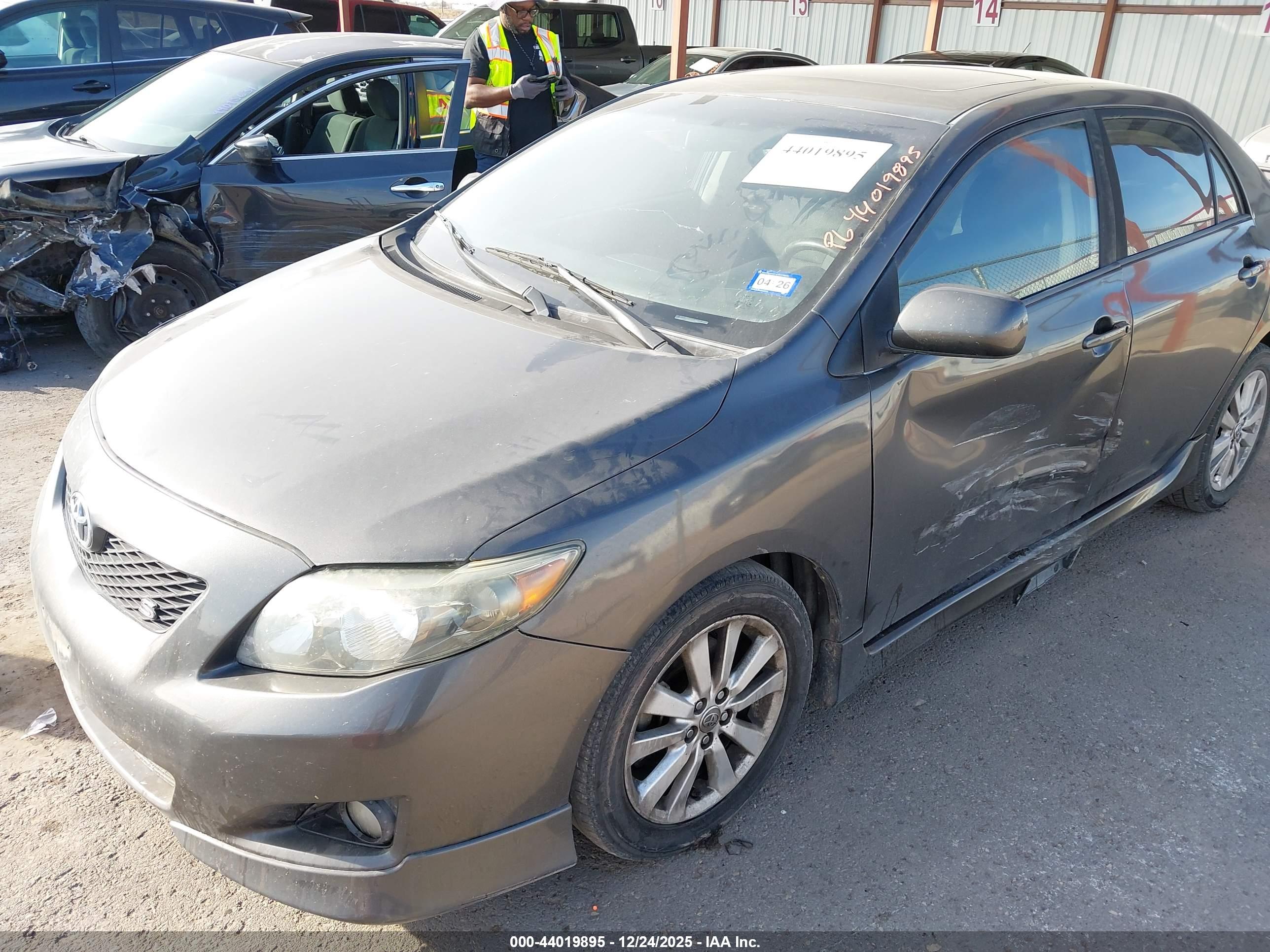 TOYOTA COROLLA image 6