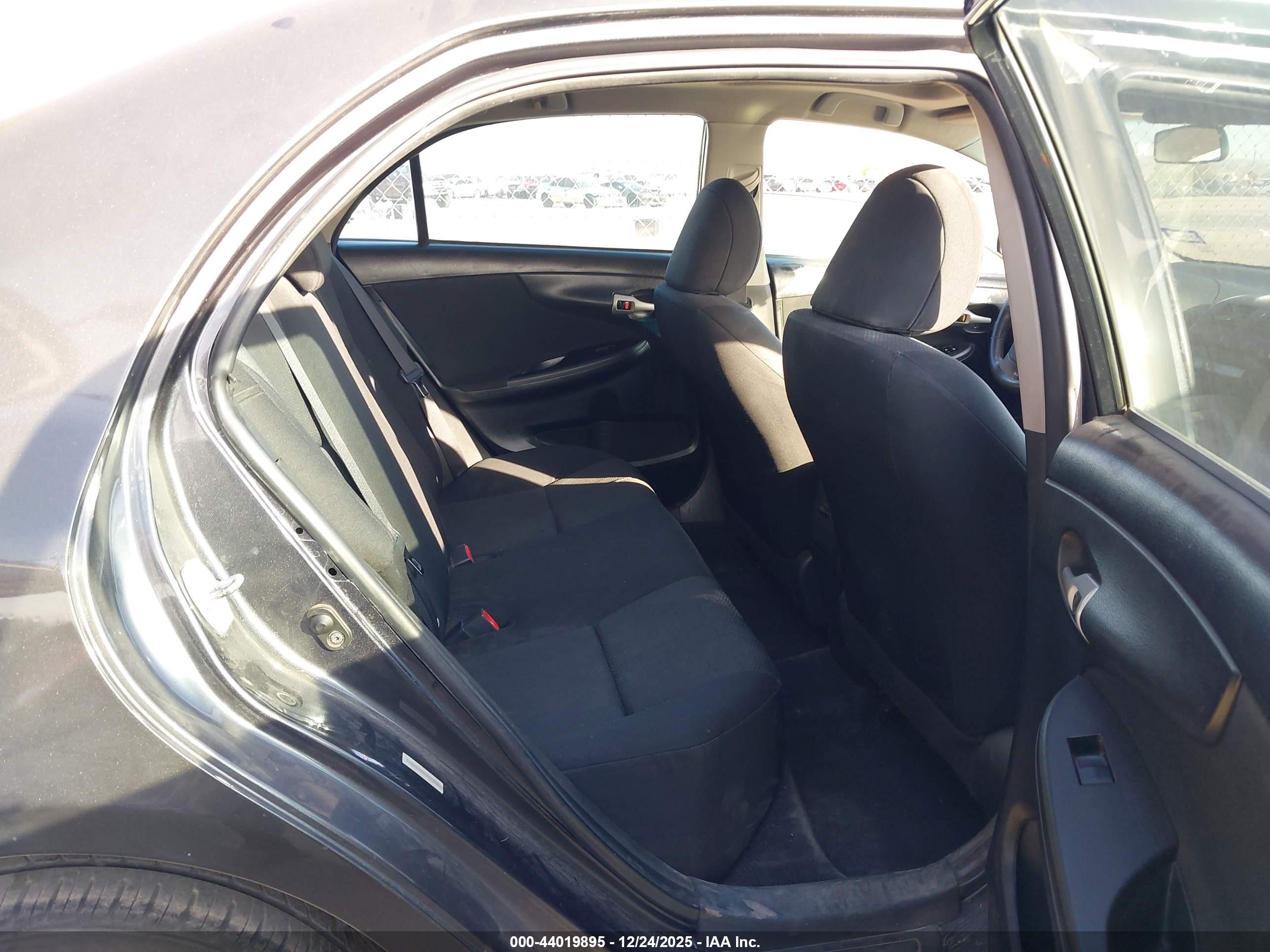 TOYOTA COROLLA image 8