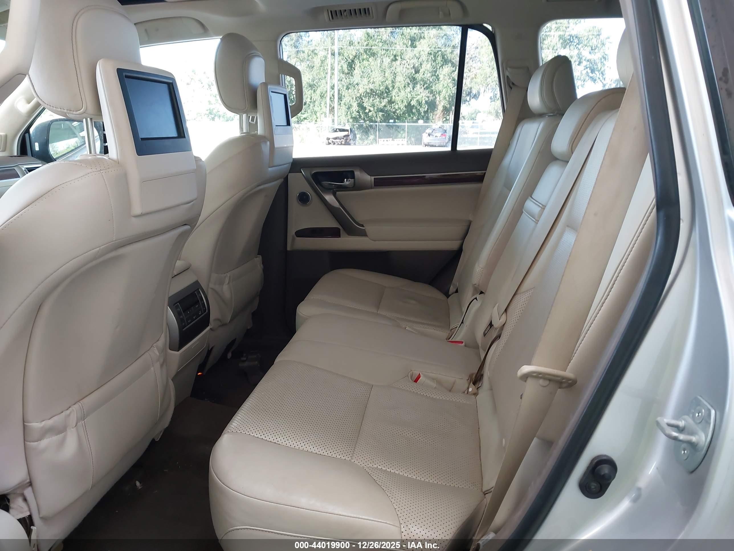 LEXUS GX image 8