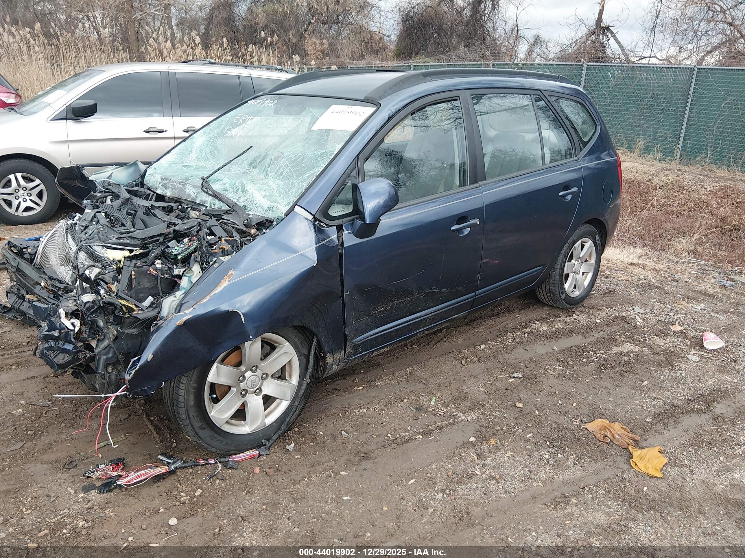 KIA RONDO image 2