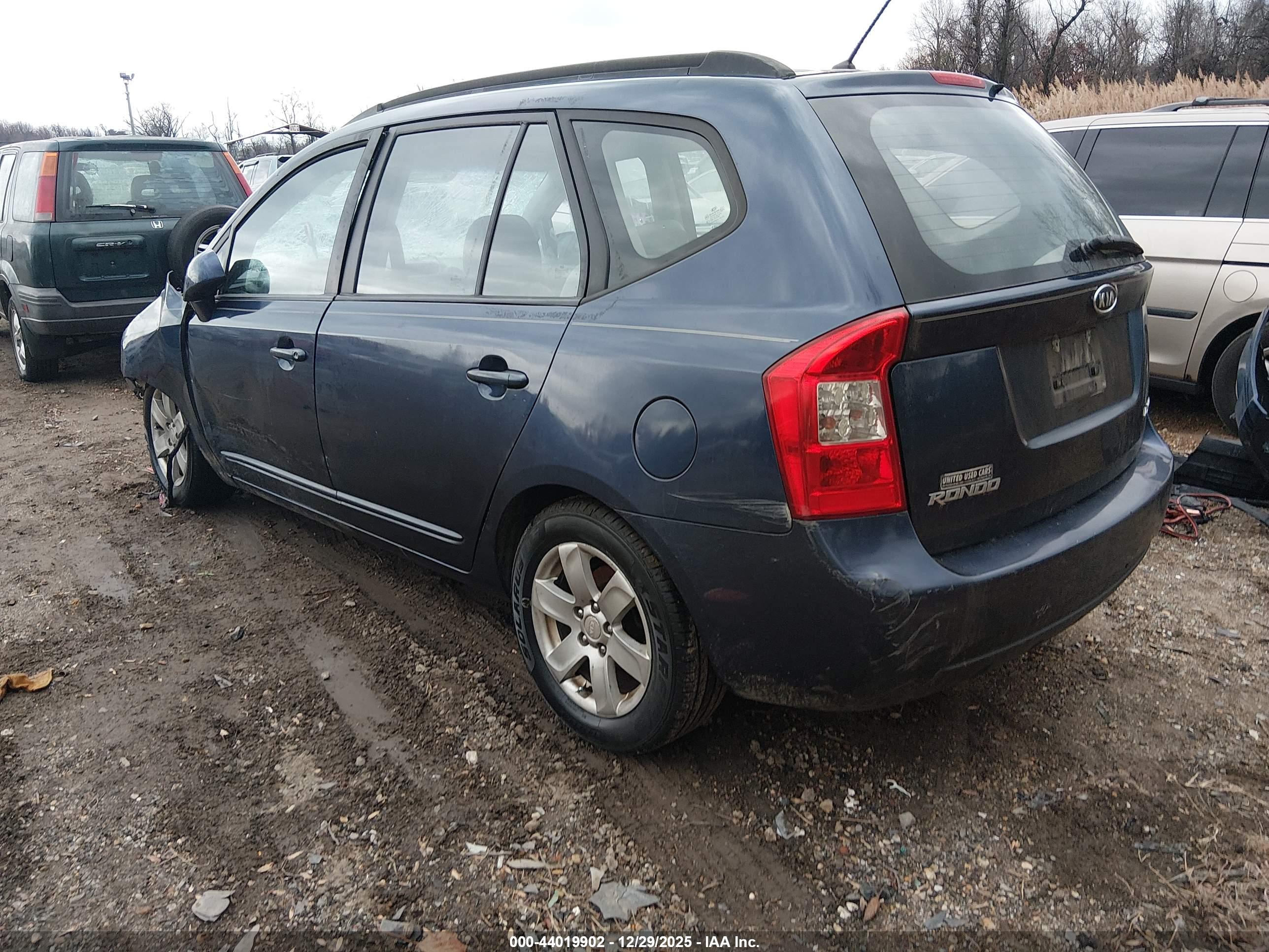 KIA RONDO image 3